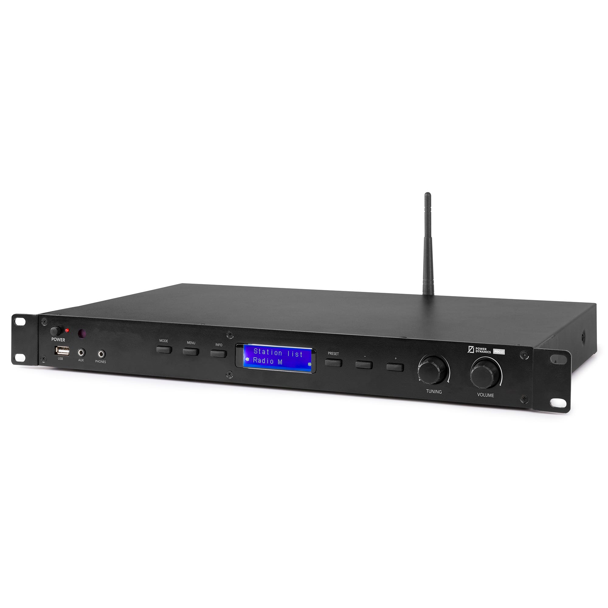 Receptor de audio negro con antena. Tiene botones, una pantalla con una lista de emisoras y mandos para sintonizar y volumen.
