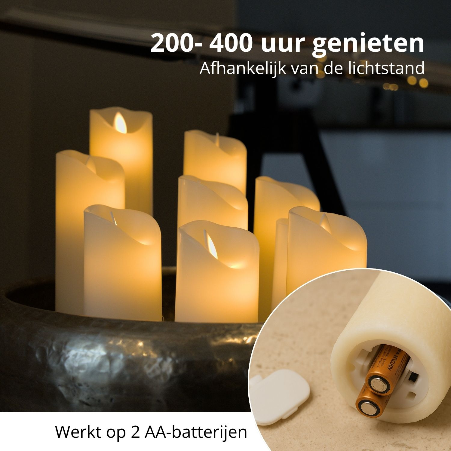 Afbeelding toont brandende LED-kaarsen in een decoratieve kom, details van het batterijcompartiment met twee AA-batterijen en tekst over de levensduur van de batterij.