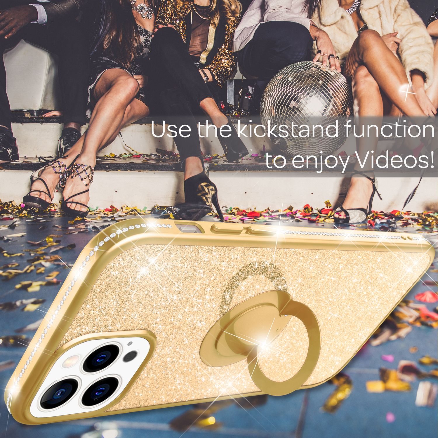 Una funda dorada para teléfono con soporte de anillo en foco. Gente de fiesta en el fondo, con bola de discoteca y confeti.