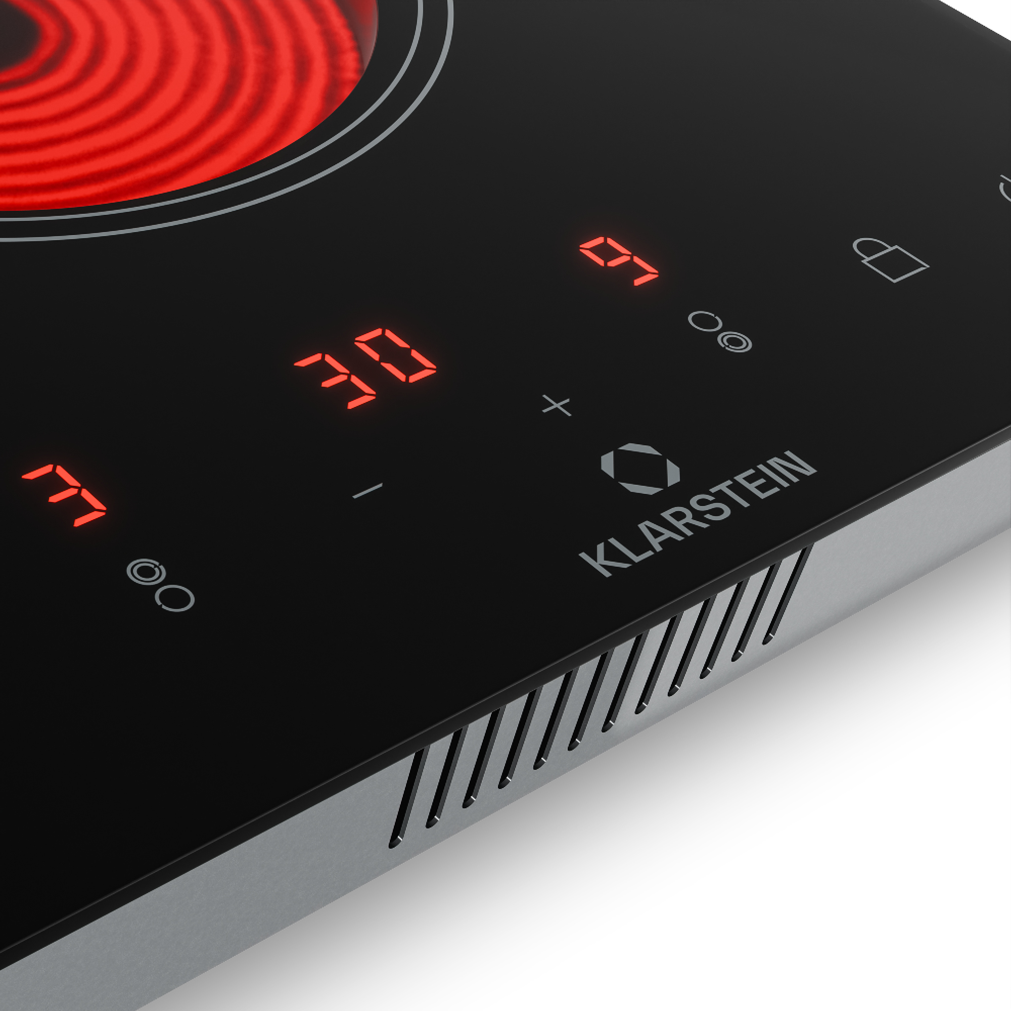Primo piano di un piano cottura a induzione nero con display rosso. Sono visibili i numeri 30 e 07. Presente il logo Klarstein.