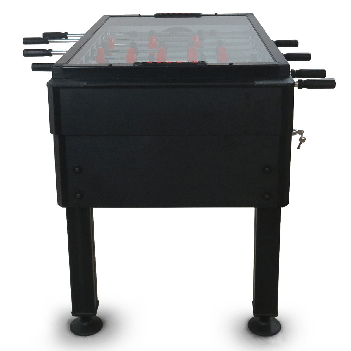 Een zwarte voetbaltafel met een glazen bovenkant. Rode en zwarte figuren zichtbaar. De tafel heeft zwarte poten en handvatten.