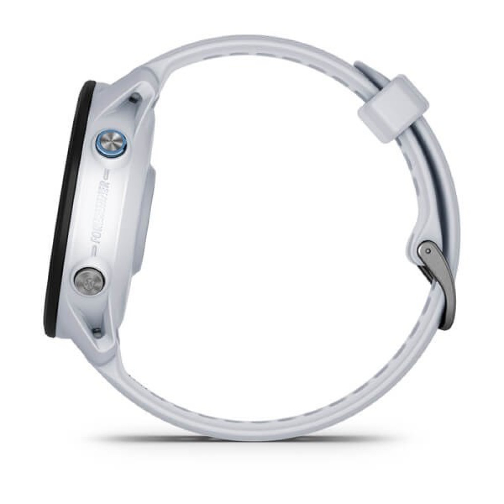 Uno smartwatch bianco con schermo nero e due pulsanti. Il cinturino è bianco, con chiusura. L'orologio è su sfondo bianco.
