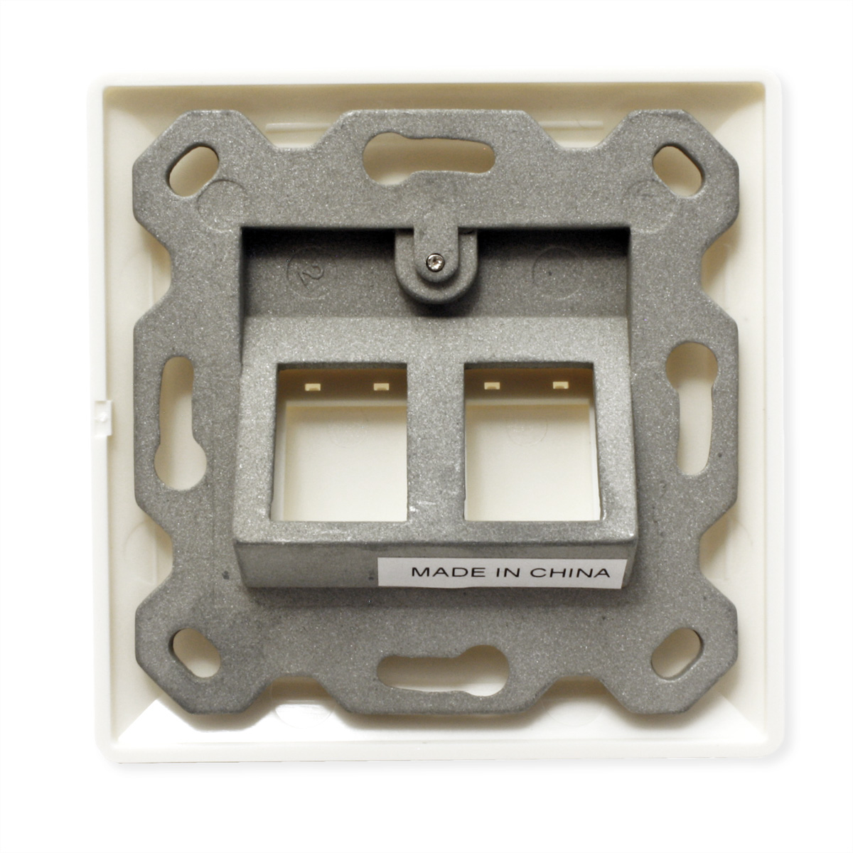 Un cadre de prise électrique blanc avec un insert métallique étiqueté "MADE IN CHINA". Le cadre est de forme carrée et comporte des trous.