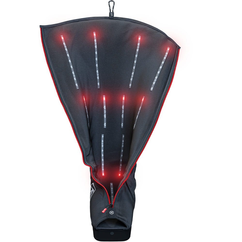 Dispositivo imbottito nero con cerniera e luci rosse. Le luci sono strisce verticali con bagliori rossi. Anello per appenderlo in alto.
