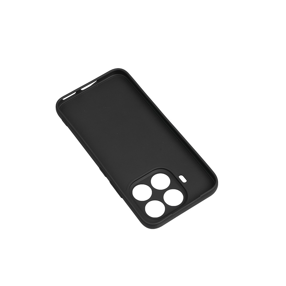 Siyah bir telefon kılıfı beyaz bir yüzey üzerinde açılı duruyor. Dört kamera kesimi ve pürüzsüz bir dokusu var.