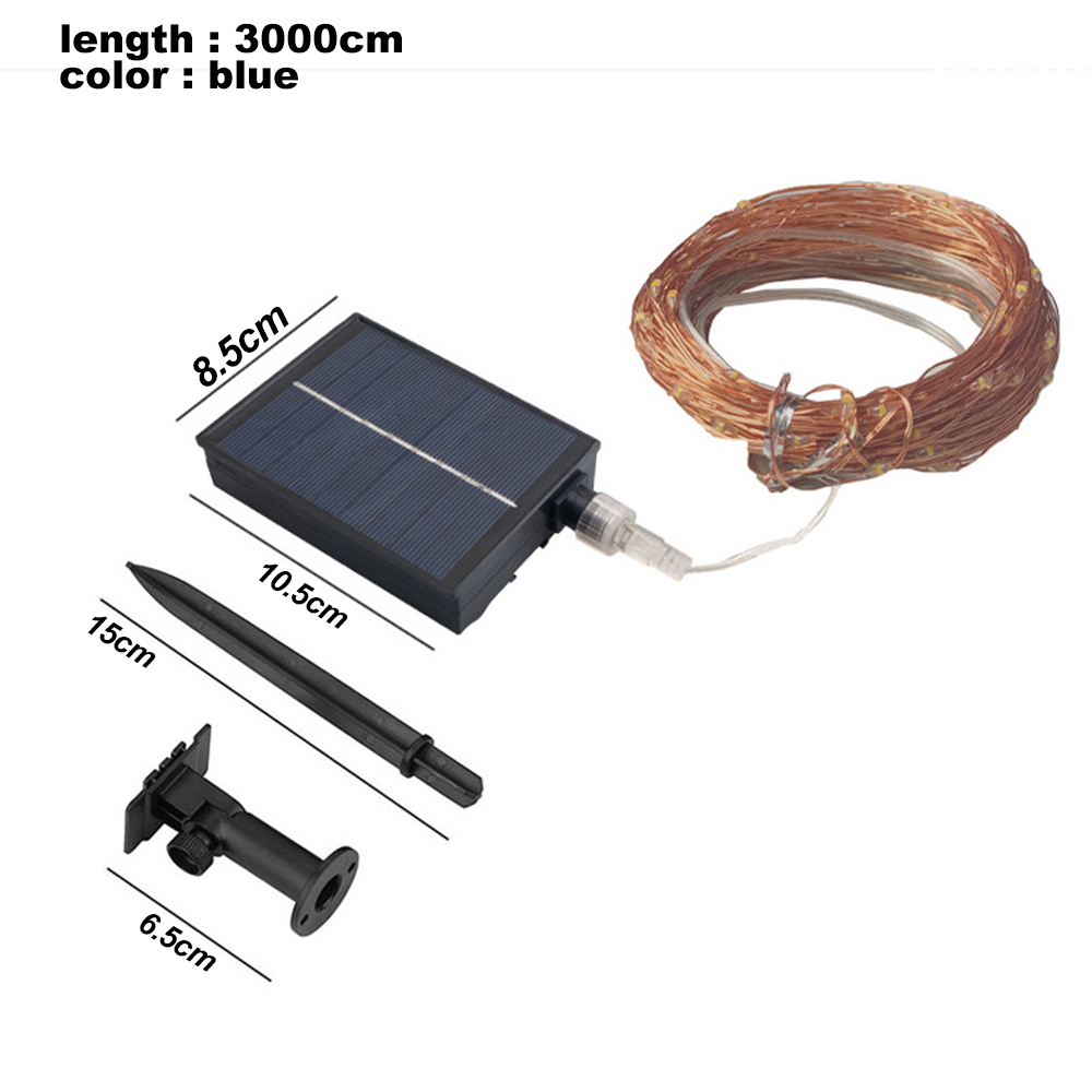 Solarpanel mit Pfahl und Lichtern. Kupferdrahtlichter aufgerollt. Solarpanel ist blau und schwarz, mit angegebenen Abmessungen.