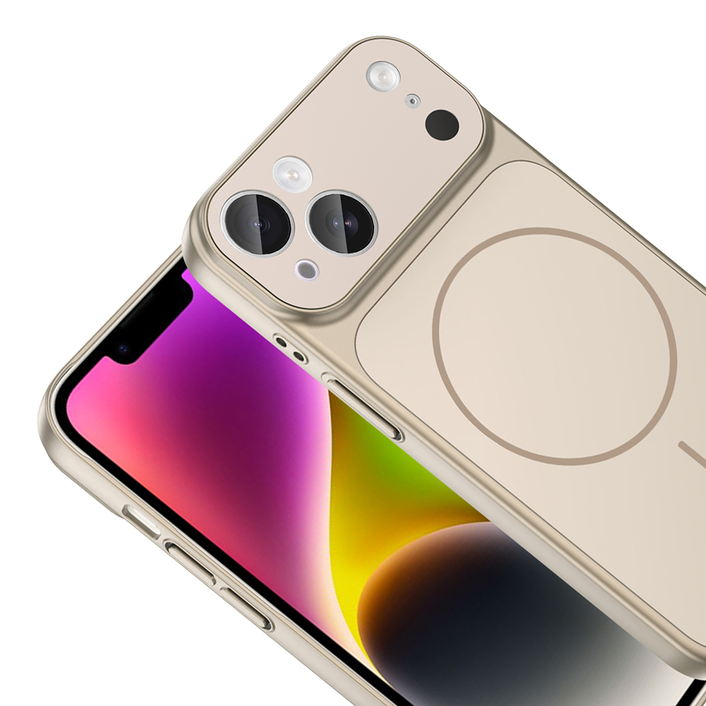 Altın rengi bir telefon kılıfı, renkli ekranlı bir telefonun üzerinde duruyor. Kılıfın kamera boşlukları ve arkasında dairesel bir tasarım var.