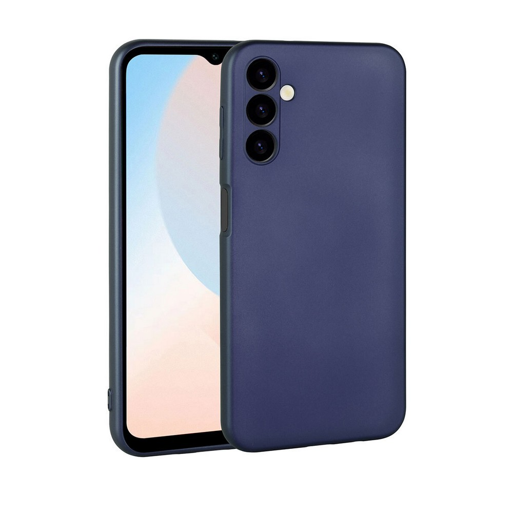 Lacivert bir telefon kılıfı, açık mavi ekranlı bir akıllı telefonun yanına yerleştirilmiş. Kılıfta üç kamera merceği var.