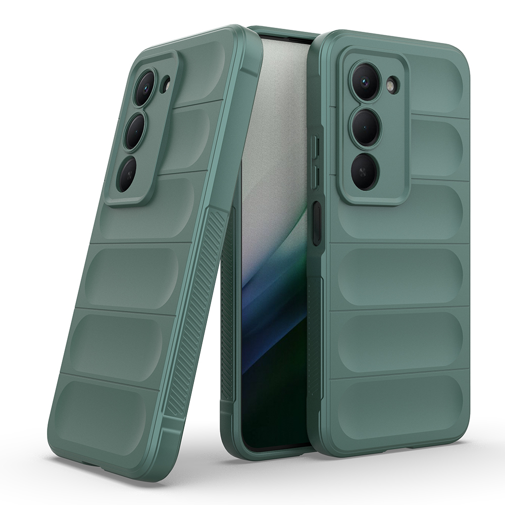 Üç yeşil telefon kılıfı. Biri açık, telefon ekranını gösteriyor. Kılıflar dokulu bir tasarıma ve kamera kesiklerine sahip.