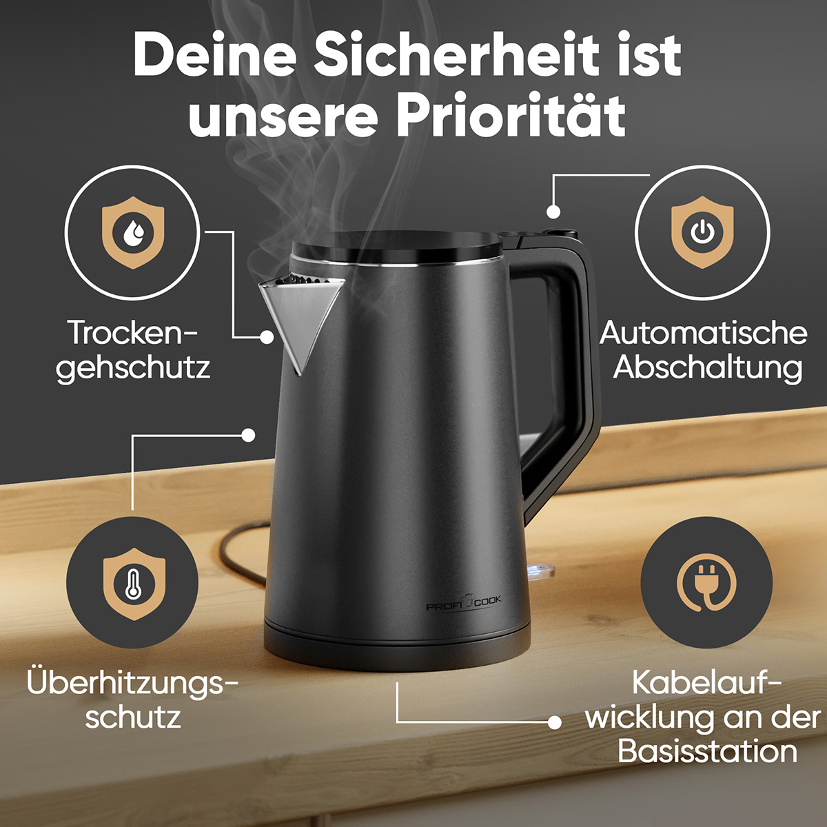 Ein schwarzer Wasserkocher mit aufsteigendem Dampf steht auf einer Holzoberfläche. Text hebt Sicherheitsmerkmale hervor.