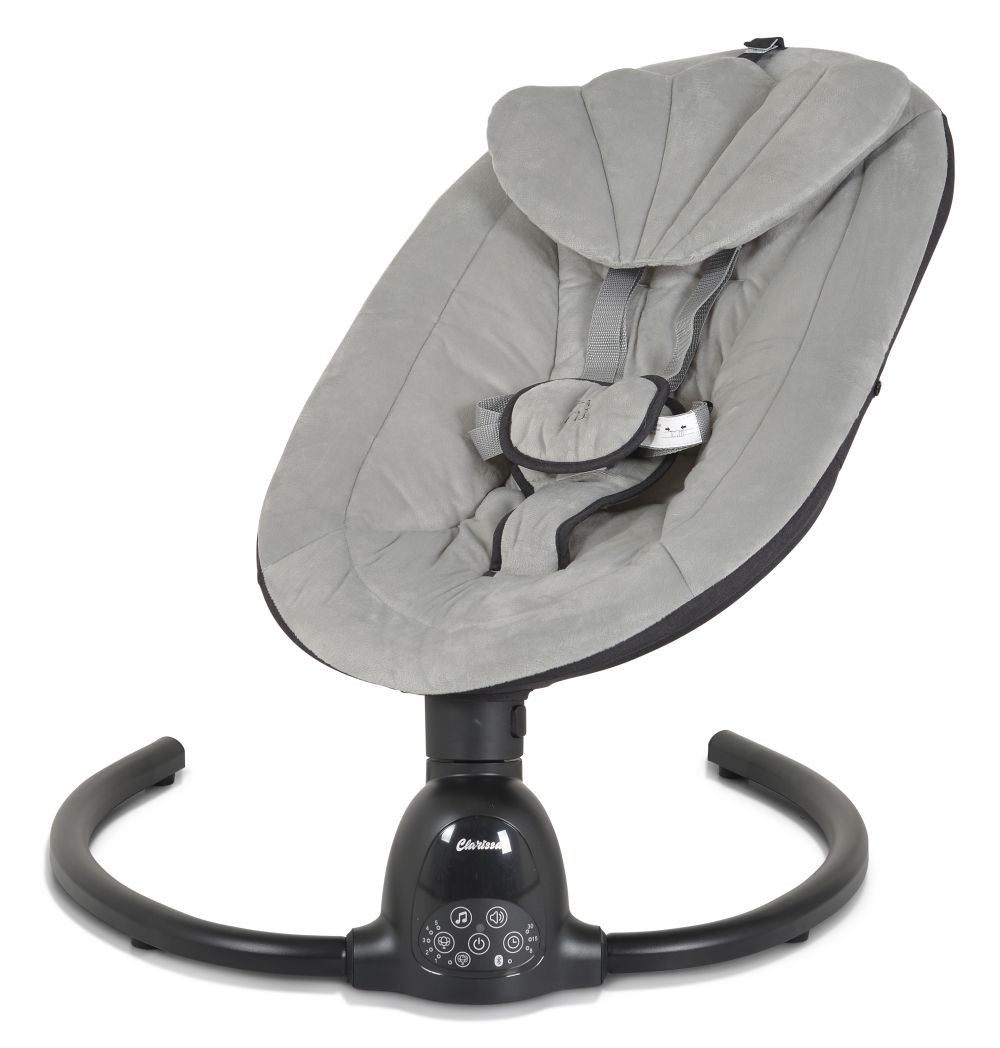 Eine graue Babyschaukel mit gepolstertem Sitz und Sicherheitsgurten. Sie hat ein schwarzes Gestell mit Bedienelementen und einer gebogenen Stütze.