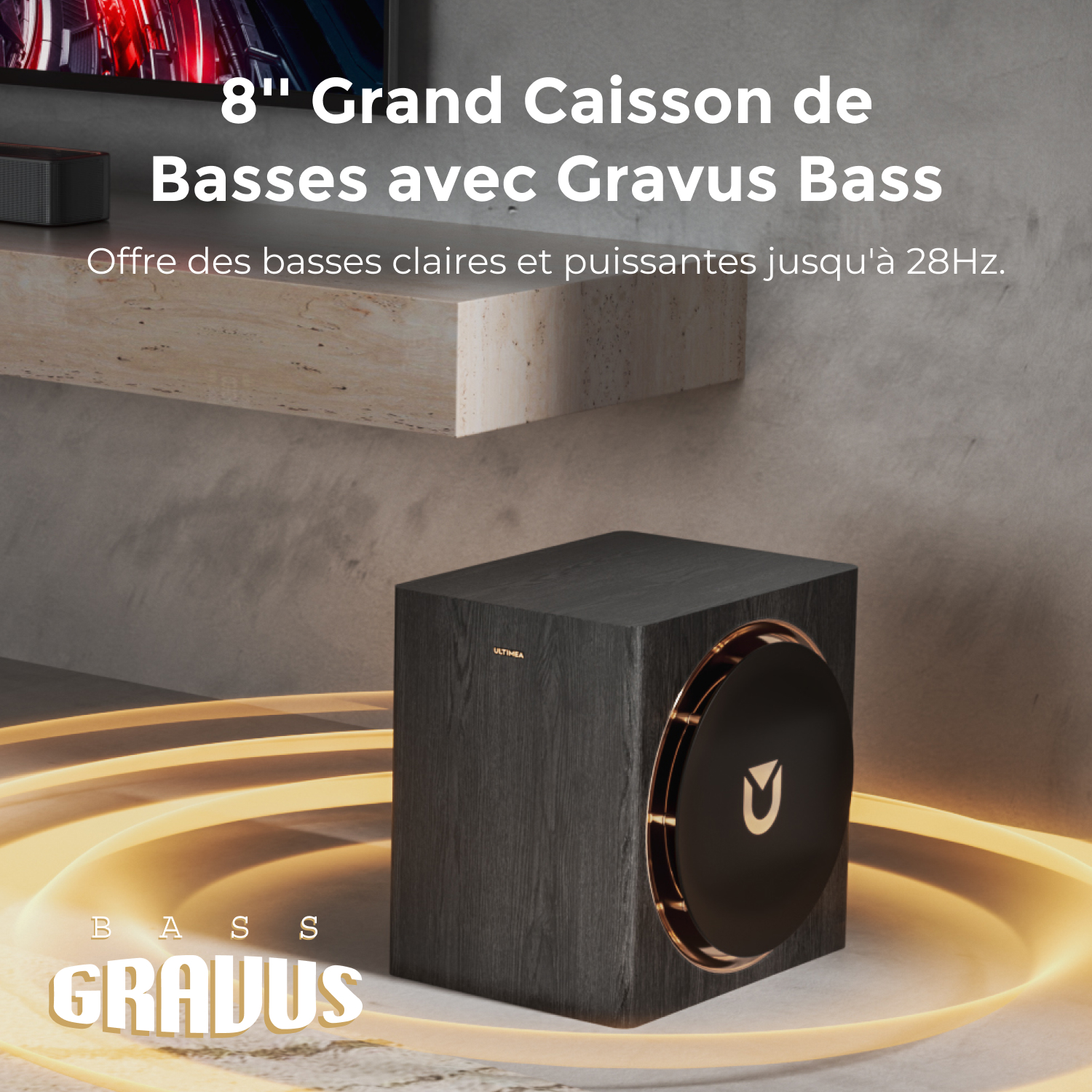 Een subwoofer met een zwart en goud ontwerp wordt getoond. De tekst luidt "8" Grand Caisson de Basses avec Gravus Bass".