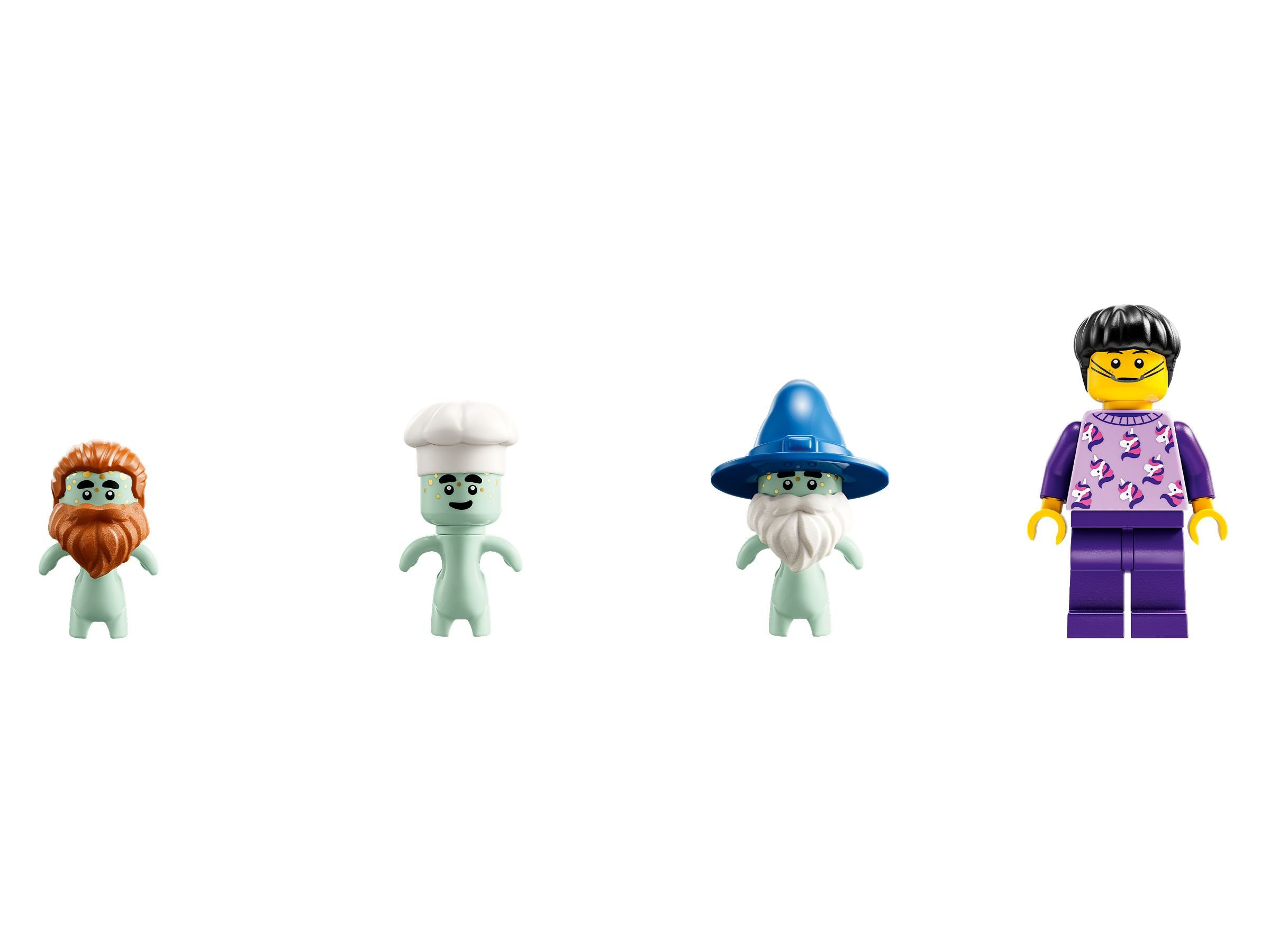 Vier Lego-Figuren stehen: ein bärtiger Zwerg, ein Koch, ein Zauberer und eine Person in einem lila Einhorn-Pullover.