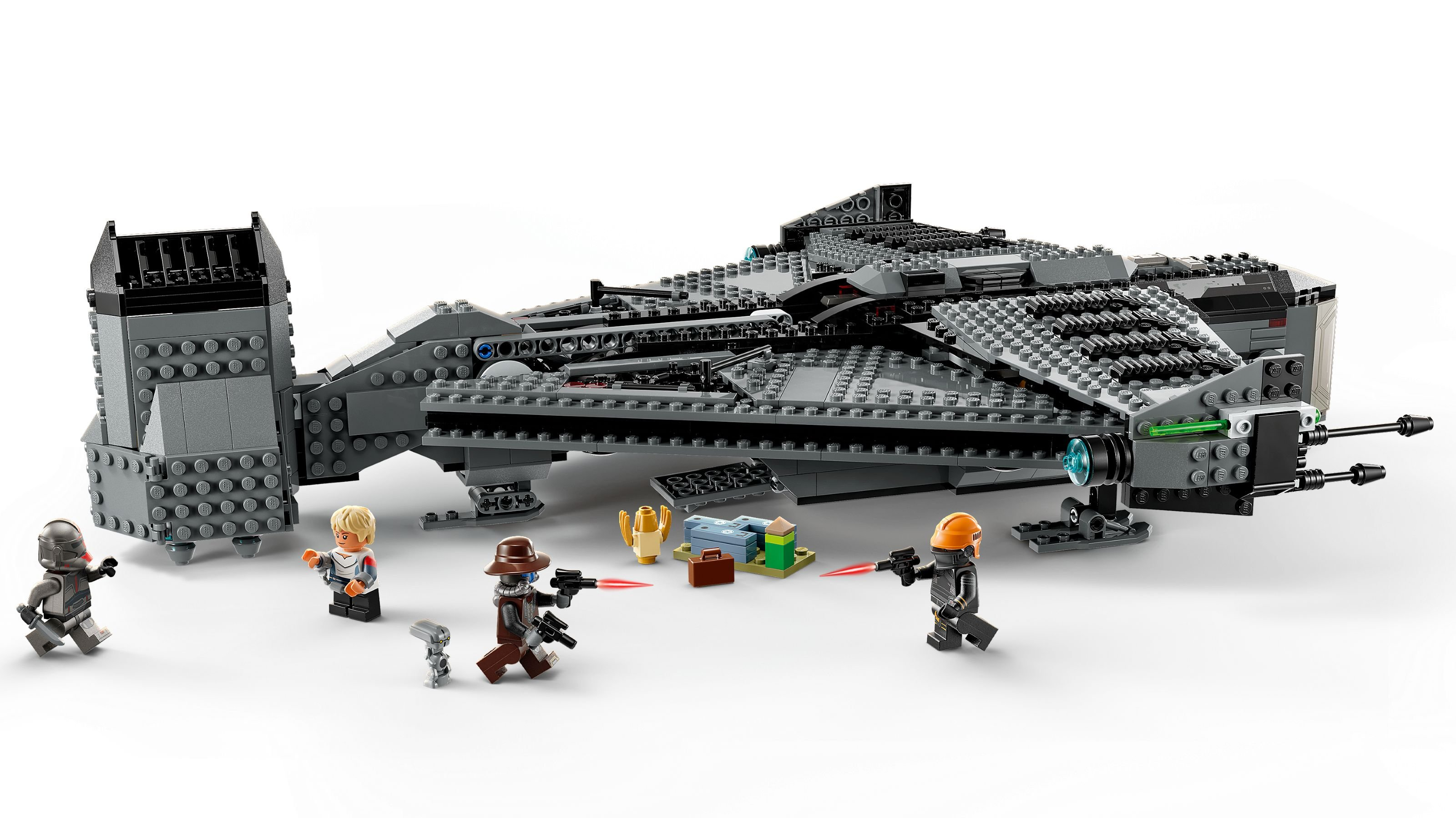Ein graues Lego Star Wars-Schiff mit Minifiguren. Charaktere stehen sich mit Blastern gegenüber. Eine braune Aktentasche und ein goldenes Objekt sind vorhanden.