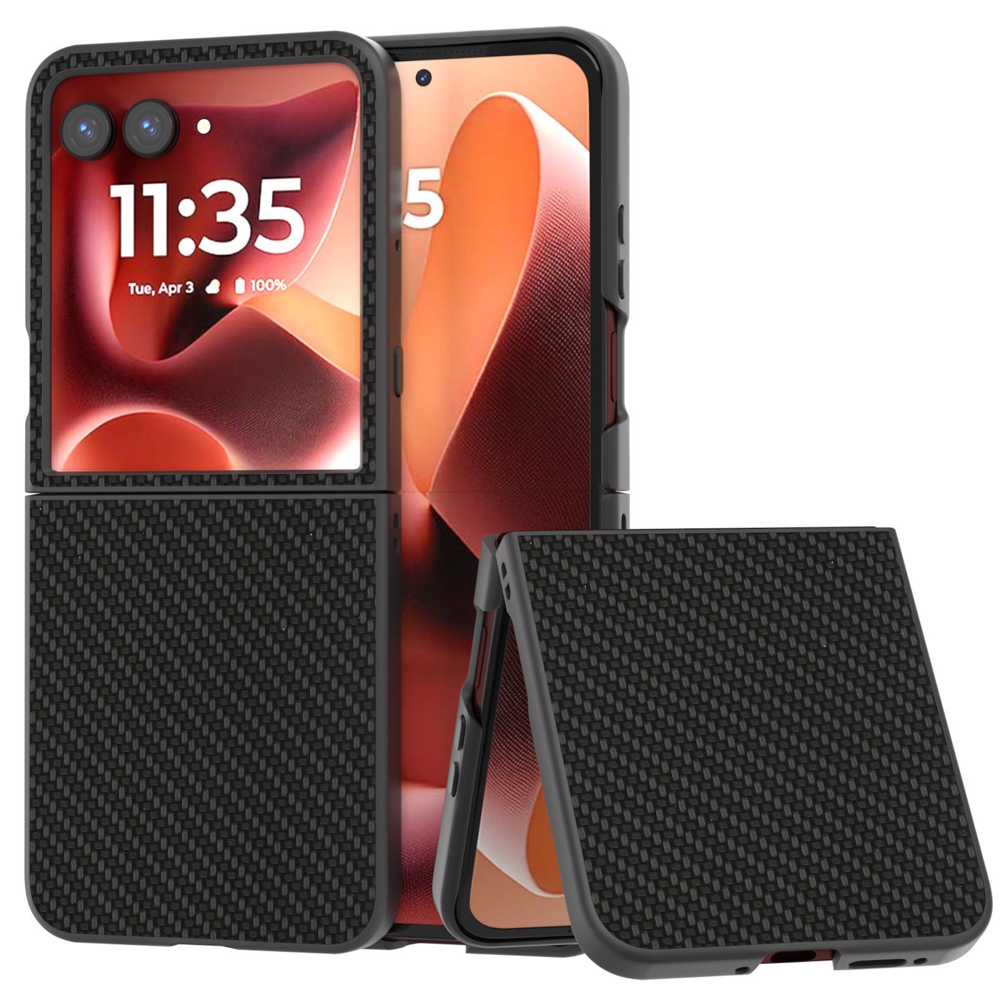 Ein Telefon in einer Hülle, das den Bildschirm mit der Uhrzeit und zwei gefaltete Hüllen zeigt. Die Hüllen sind schwarz und strukturiert.
