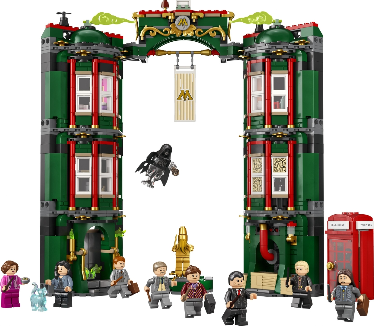 Lego-Set mit einem grünen Gebäude mit Figuren, einer Telefonzelle und einer fliegenden Figur. Das Gebäude hat rote Akzente und Fenster.