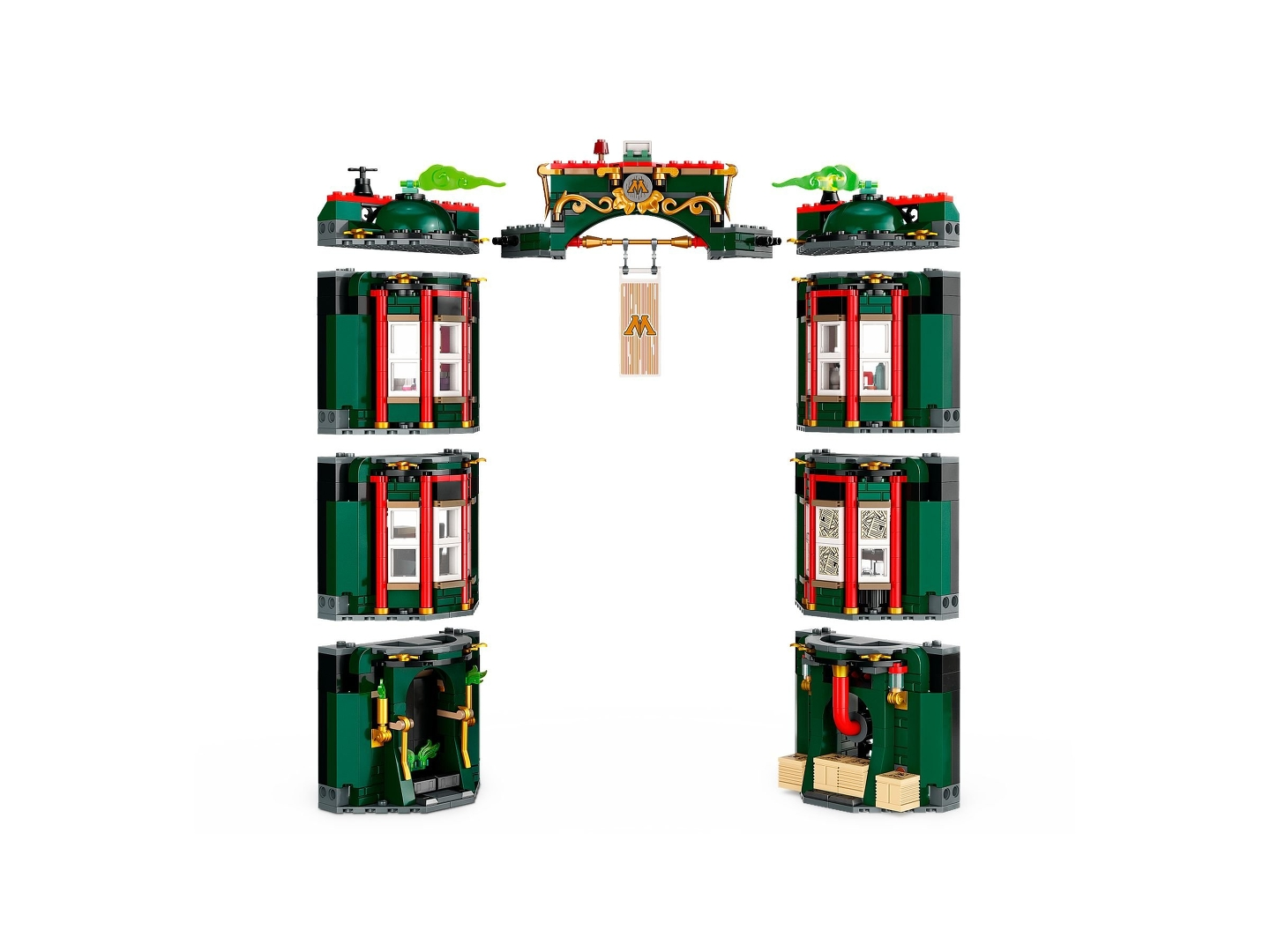 Ein LEGO-Set, das ein grün-rotes Gebäude mit einem dekorativen Torbogen und mehreren Fensterabschnitten sowie anderen Elementen darstellt.