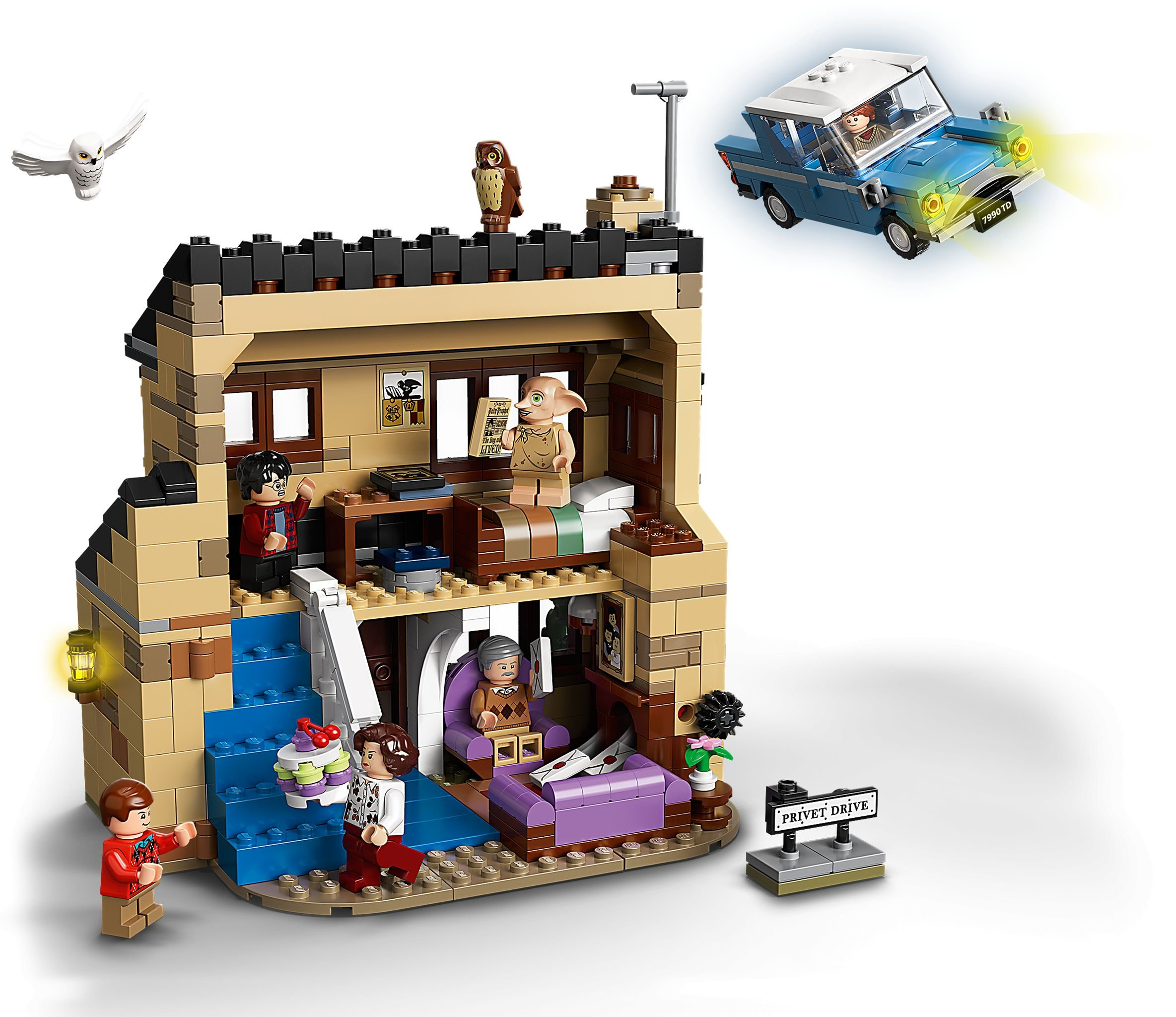LEGO-Set mit einem Haus, einem fliegenden Auto, einer Eule und Figuren. Das Haus hat mehrere Etagen und Innendetails.