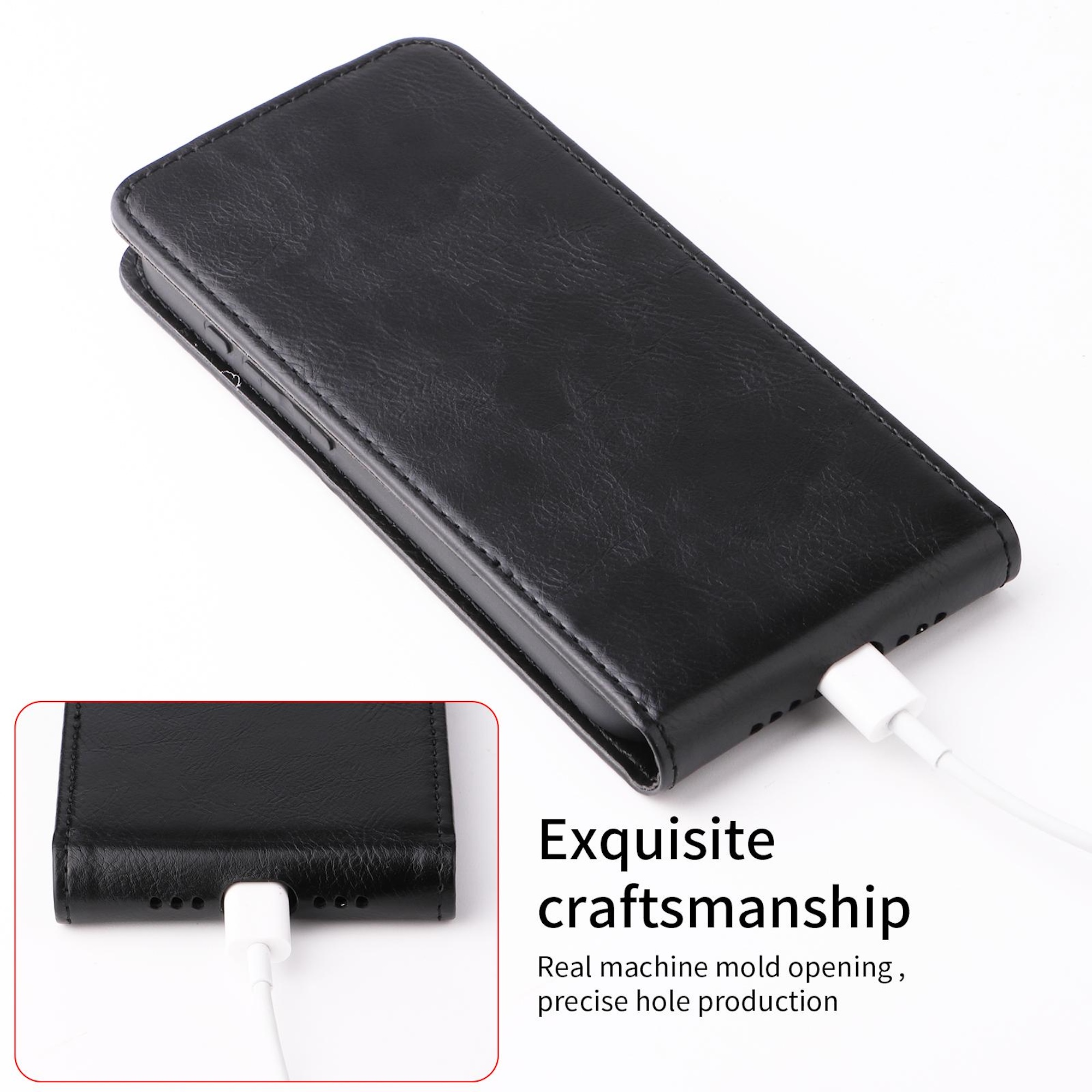 Funda de teléfono de cuero negro con cable blanco enchufado. La funda está abierta, mostrando el interior.