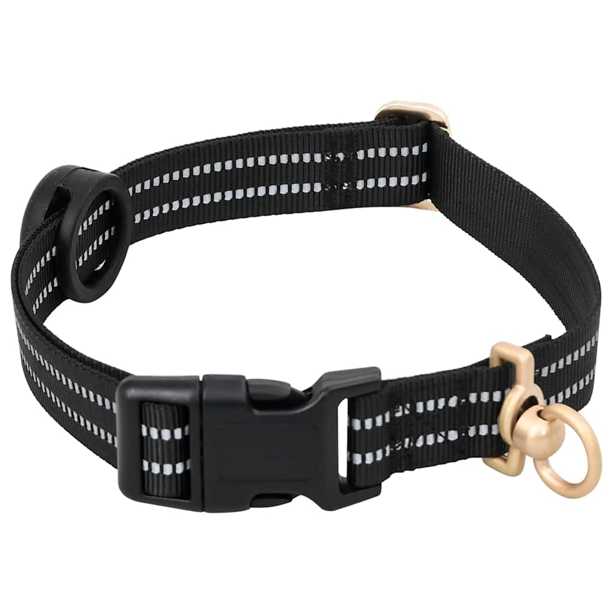 Un collare nero per cani con strisce riflettenti bianche e una fibbia di plastica nera, hardware in metallo color oro e un anello.