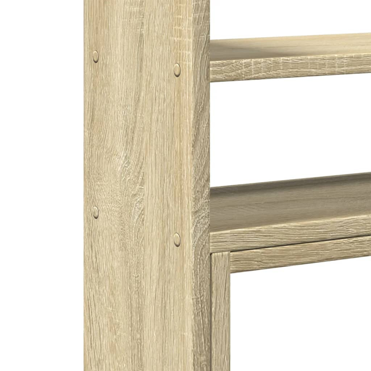 Nahaufnahme eines Holzregals. Vertikaler Holzträger mit Schraubenköpfen. Zwei horizontale Regale sind sichtbar.