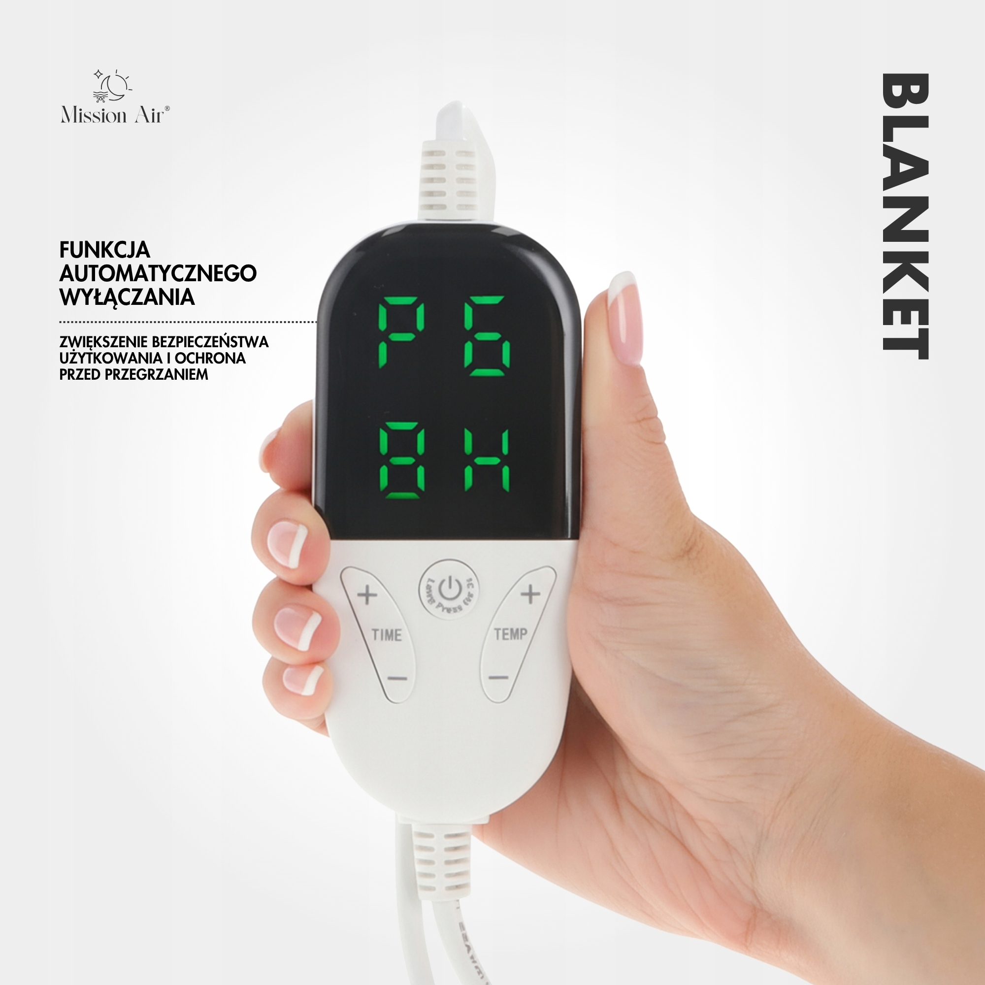 Ręka trzymająca biały kontroler koca z wyświetlaczem 'P6' i '8H' w kolorze zielonym. Tekst mówi 'KOC'.