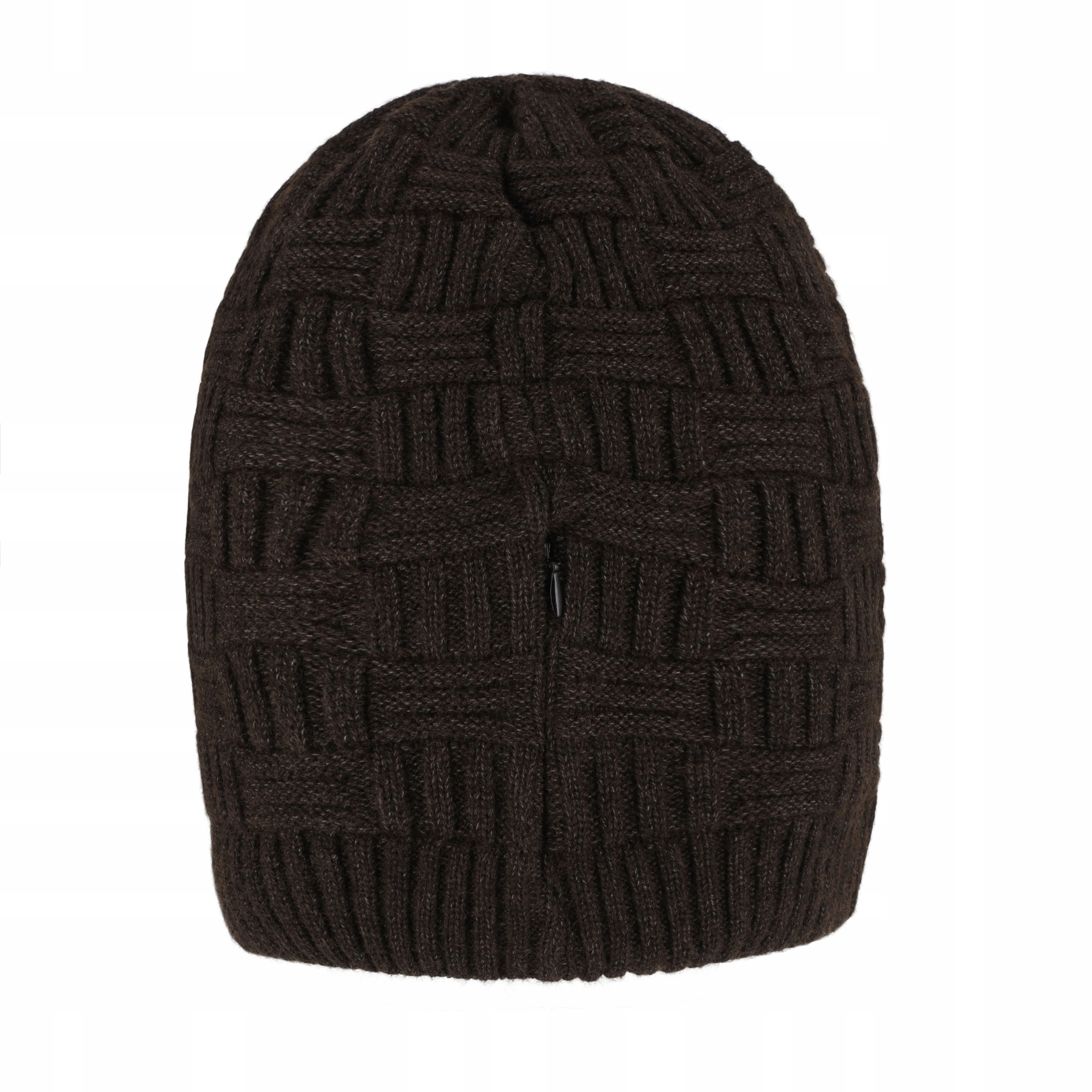 Ciemnobrązowa dzianinowa czapka. Ma wzór tkany i mały detal zamka błyskawicznego pośrodku.