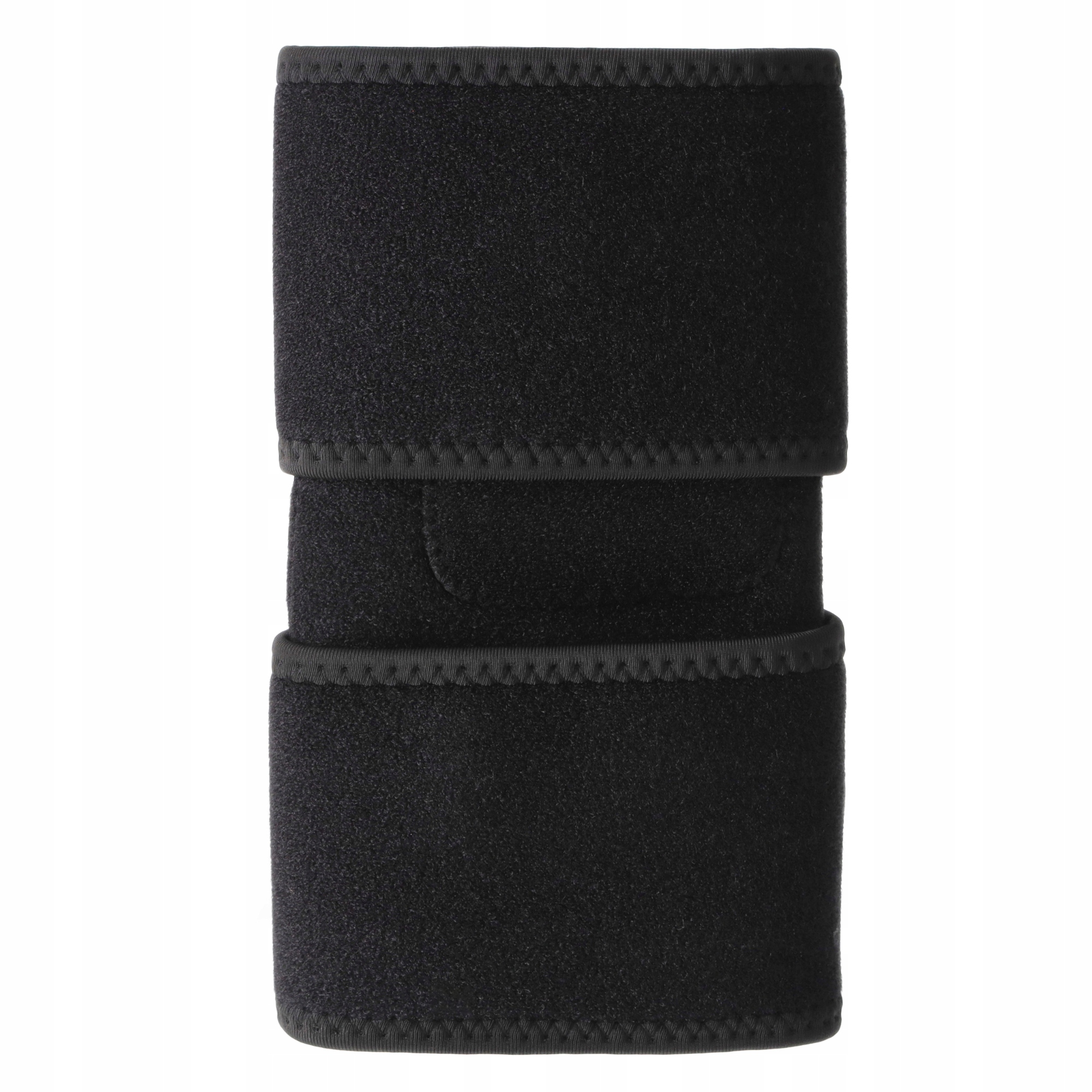 Czarna orteza nadgarstka z trzema sekcjami, dwoma z paskami na rzepy, na białym tle. Orteza wykonana jest z miękkiego, teksturowanego materiału.