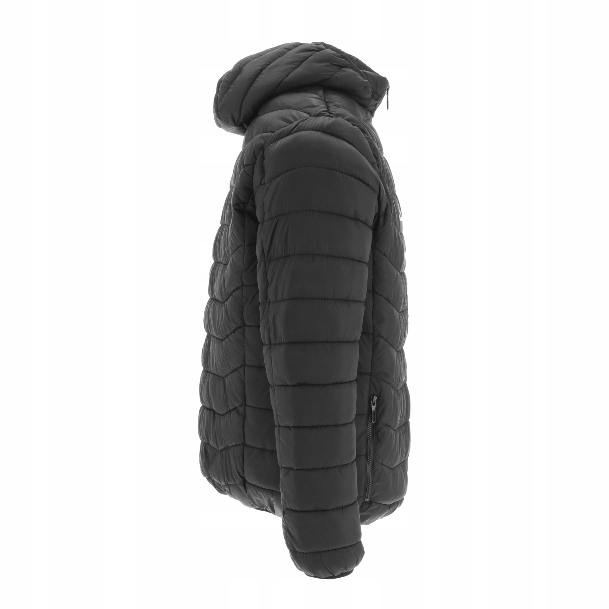 Czarna kurtka pikowana z kapturem na białym tle.