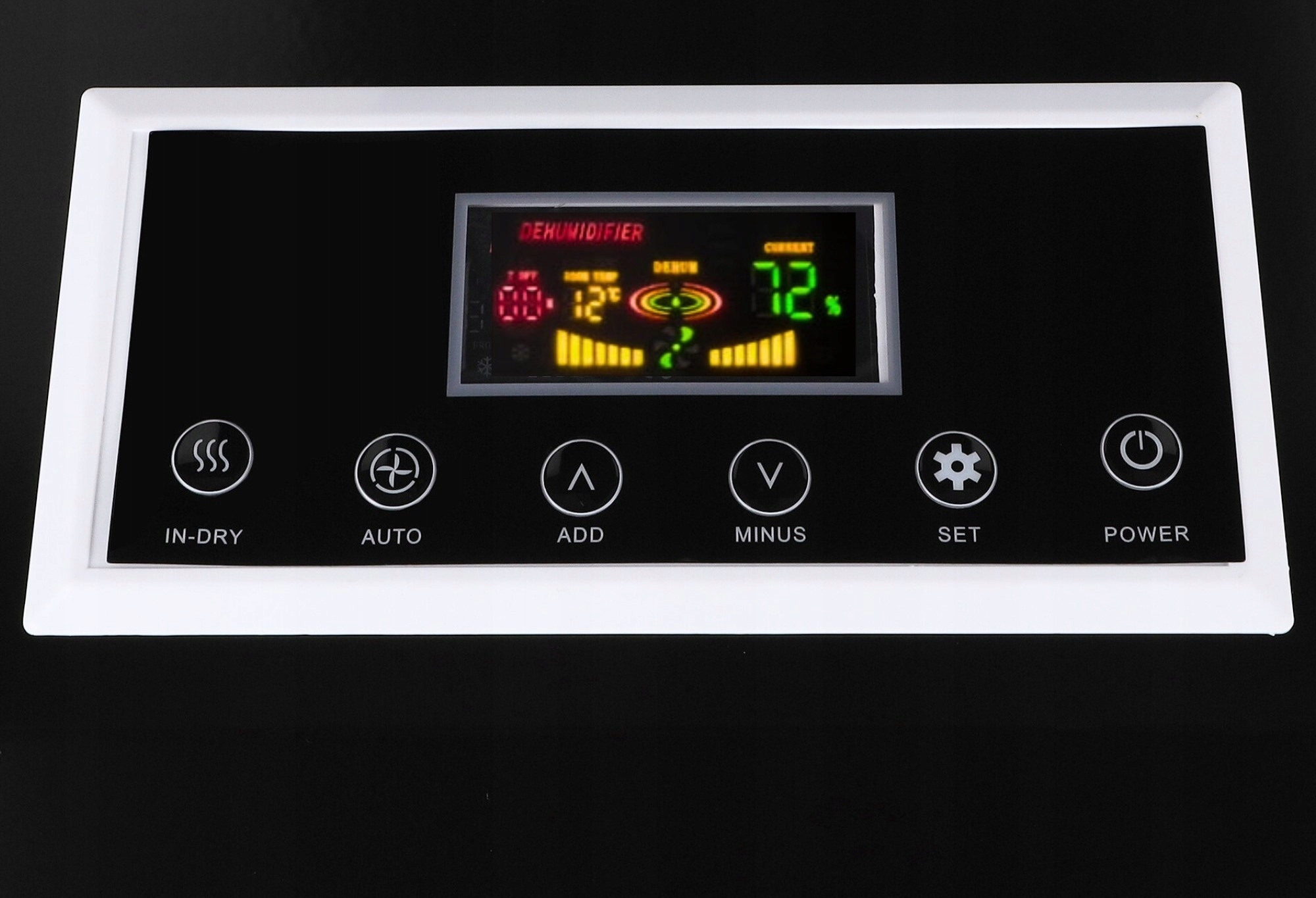 Panel sterowania osuszaczem z cyfrowym wyświetlaczem pokazującym ustawienia i przyciski do różnych funkcji, w tym zasilanie, ustawianie i opcje trybu.