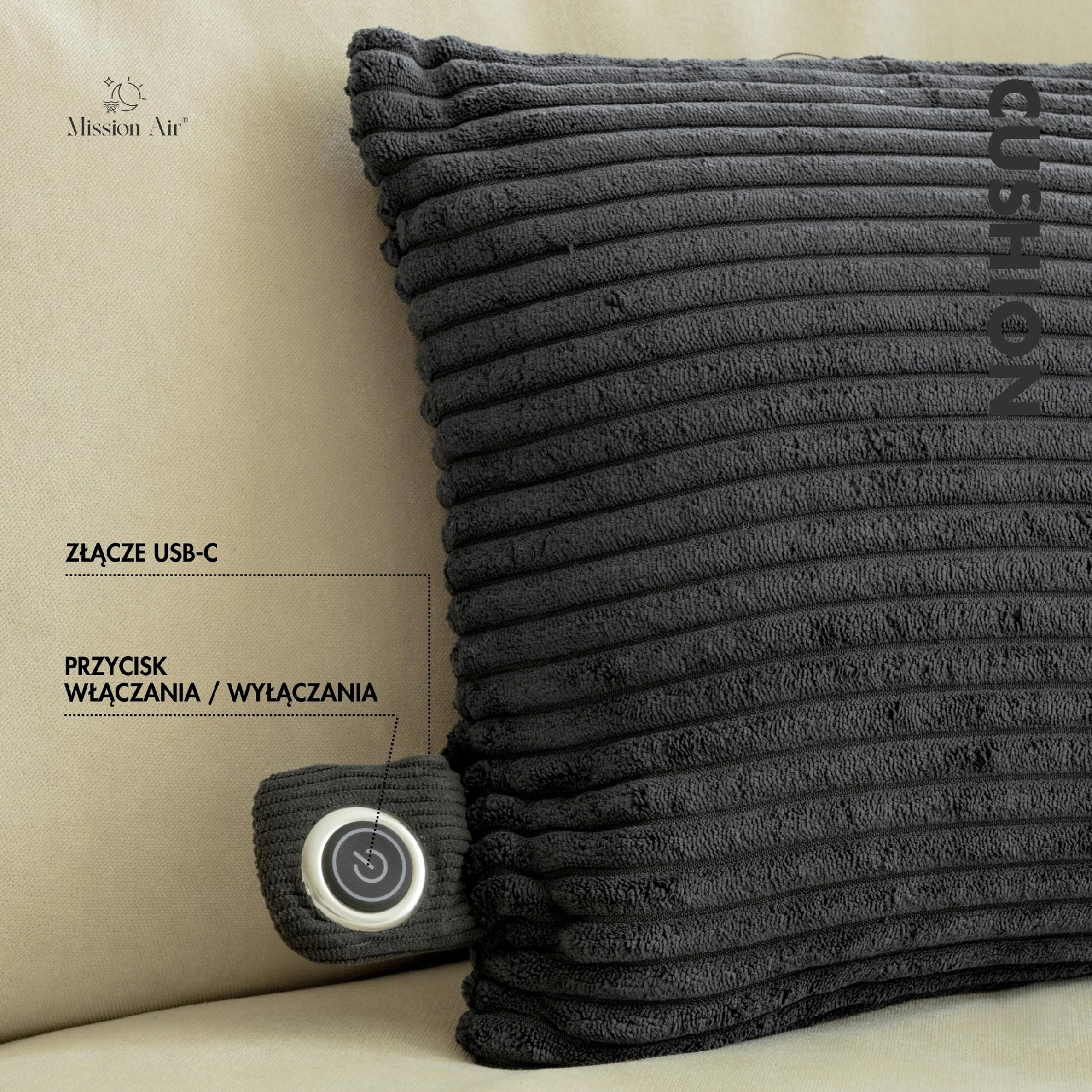 Ciemnoszara poduszka sztruksowa z przyciskiem zasilania. Widoczne słowo 'Cushion'. Oznaczony port USB-C.
