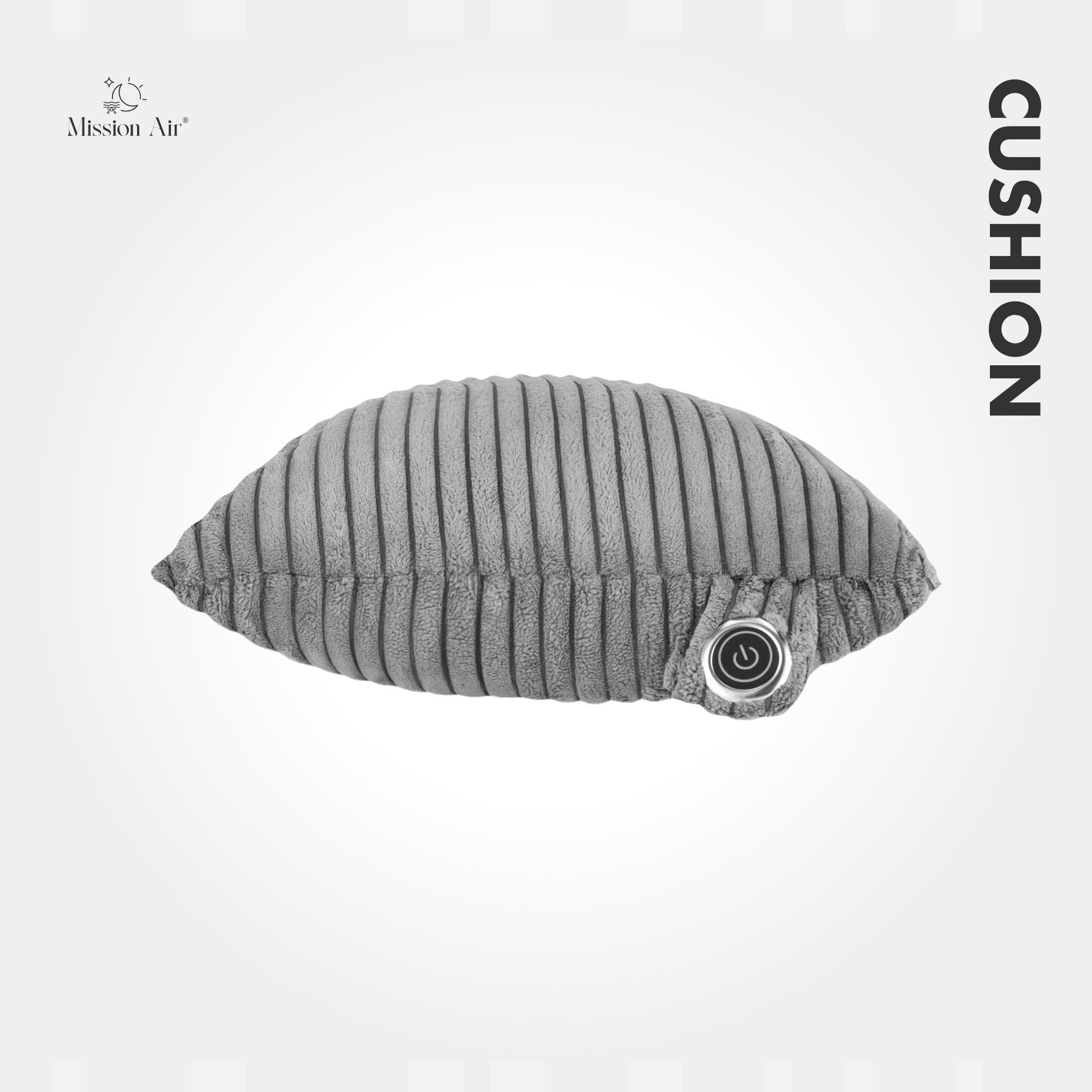 Szara, prążkowana poduszka z przyciskiem zasilania, tekstem 'CUSHION'. Logo 'Mission Air' w lewym górnym rogu. Białe tło.