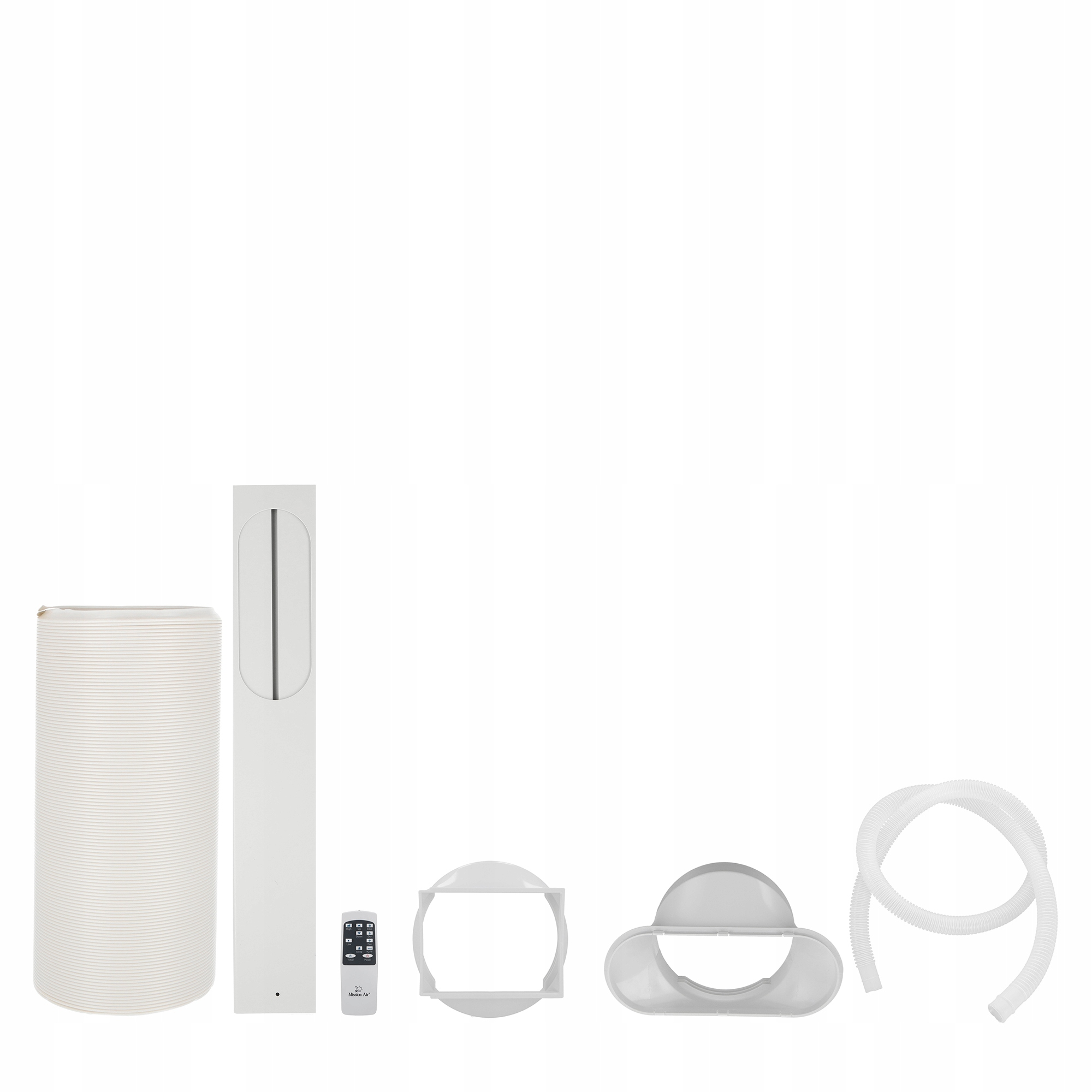 Białe części klimatyzacji: wąż, panel, pilot i kilka złączy na białym tle.