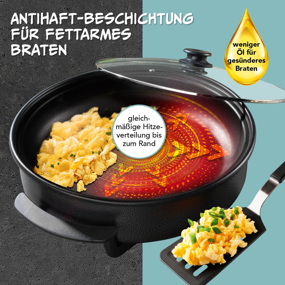 Eine Pfanne mit Rührei, ein Pfannenwender und Text, der gleichmäßige Hitzeverteilung und gesünderes Braten anzeigt.