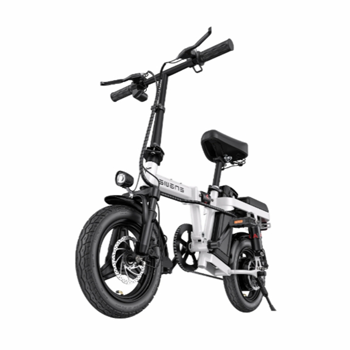 Una bicicletta elettrica su sfondo bianco. È bianca e nera con componenti visibili come ruote, sella e manubrio.