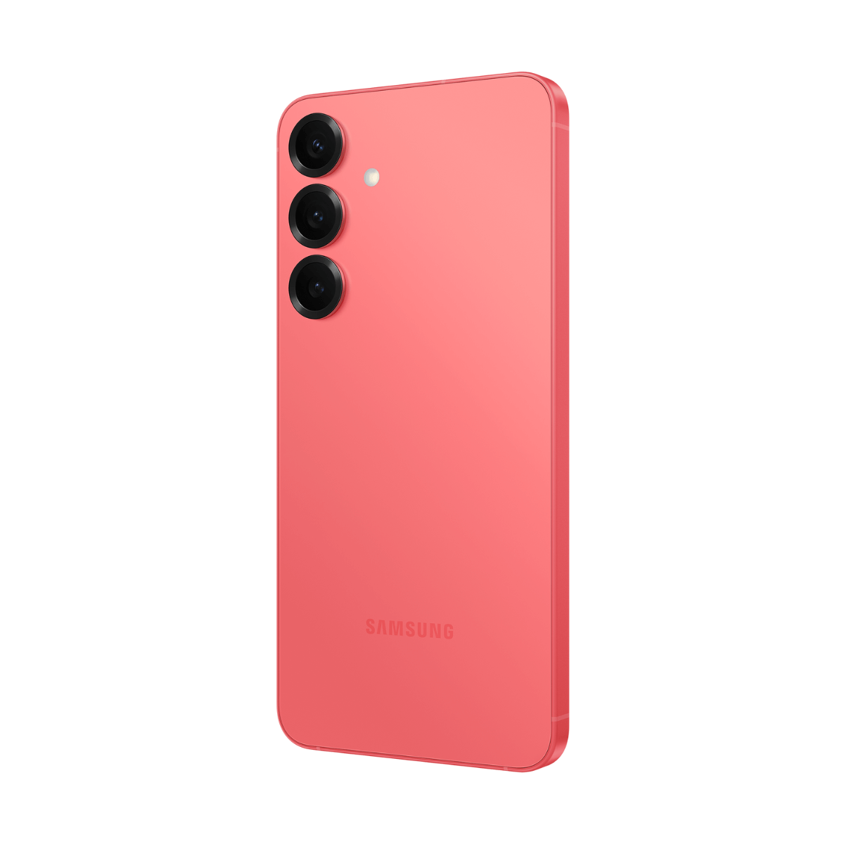 Tył koralowego smartfona. Trzy obiektywy aparatu ułożone pionowo. Logo Samsung na dole. Telefon jest pod kątem.