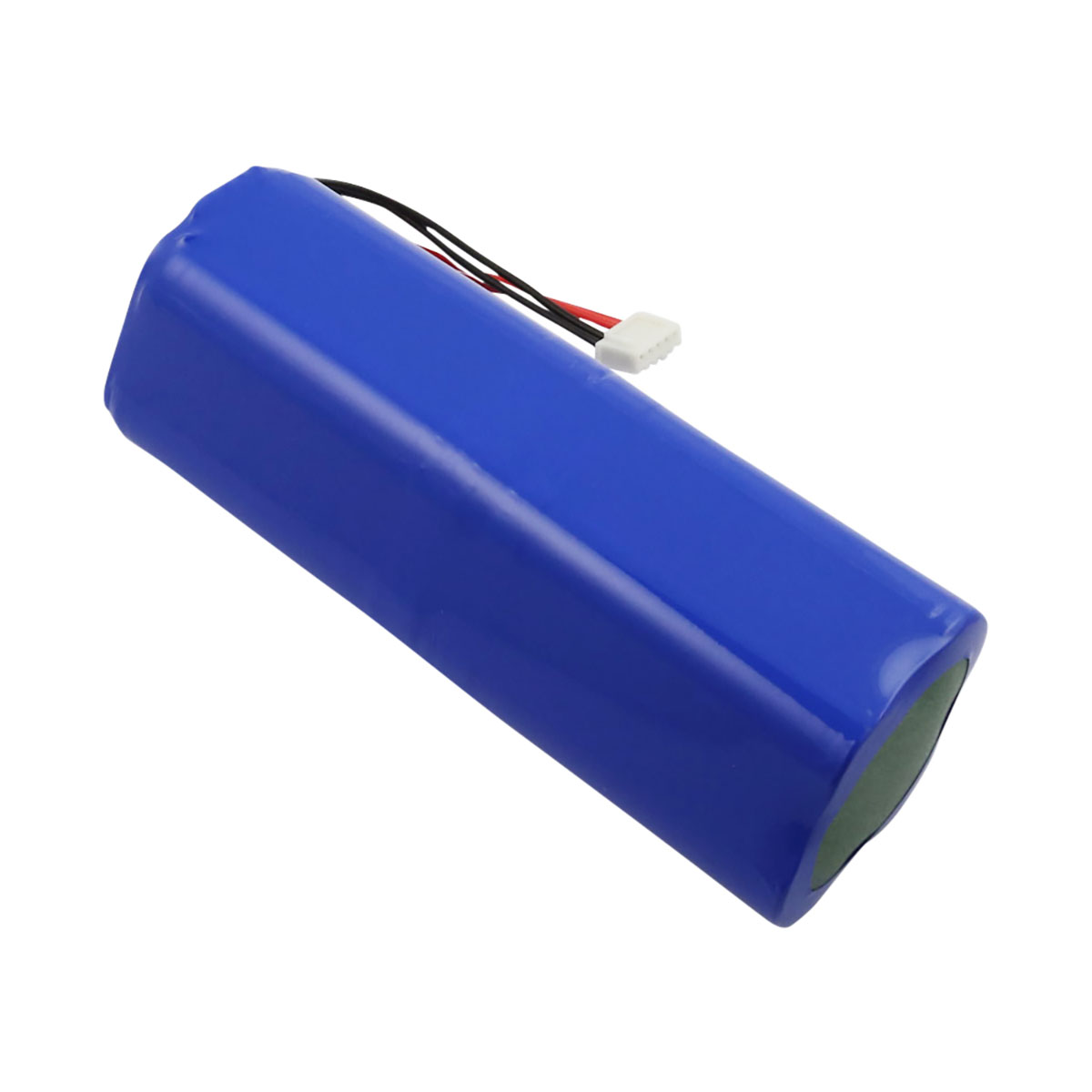 Ein blauer zylindrischer Akku mit schwarzen und roten Drähten und einem weißen Stecker. Der Akku hat eine grüne Endkappe.