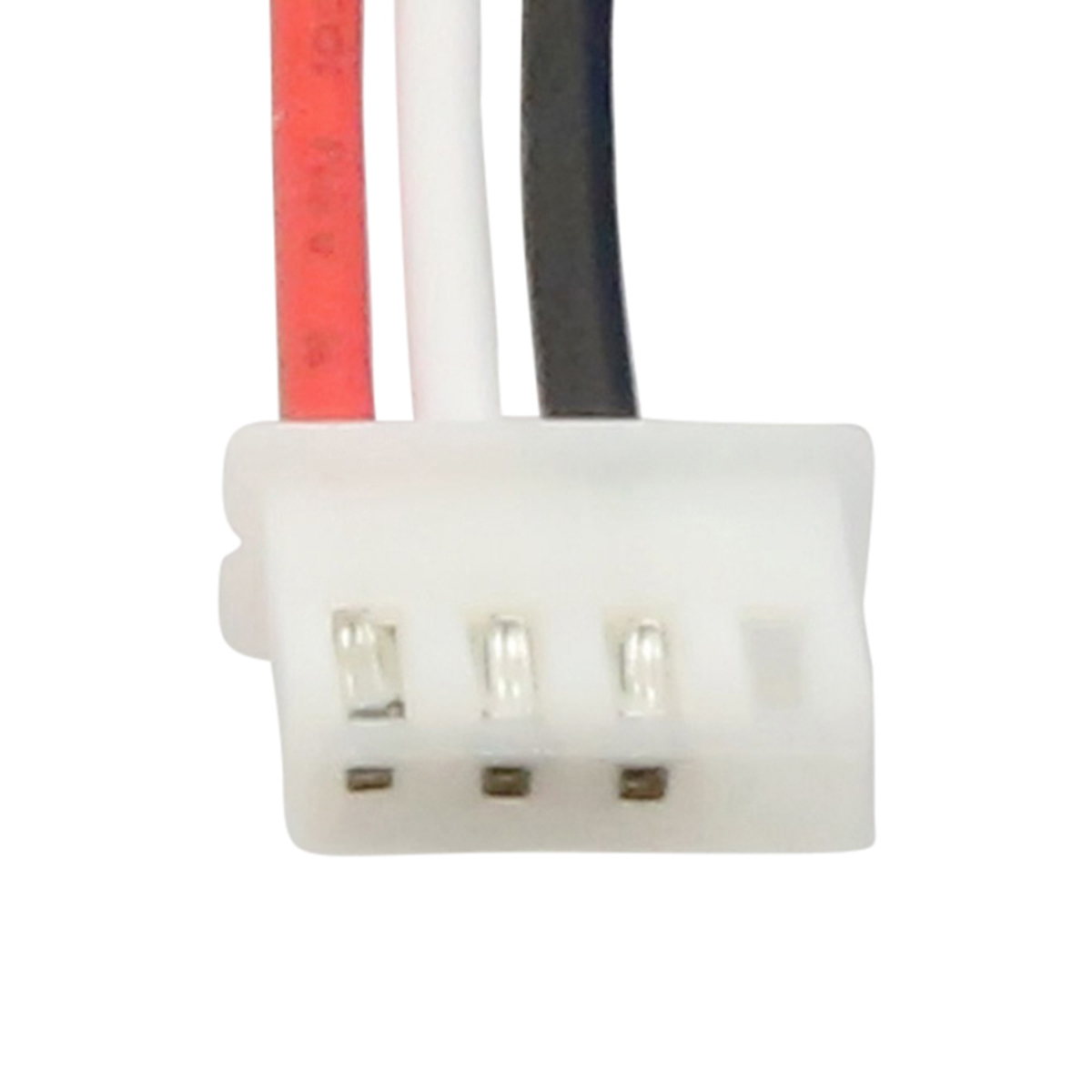 Un connettore bianco con tre fili: rosso, bianco e nero. Il connettore ha tre fori per i pin.