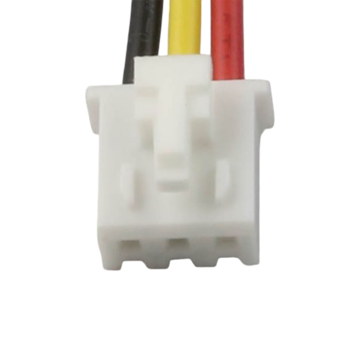 Ein weißer Stecker mit drei Drähten: schwarz, gelb und rot. Der Stecker ist zentriert, mit weißem Hintergrund.