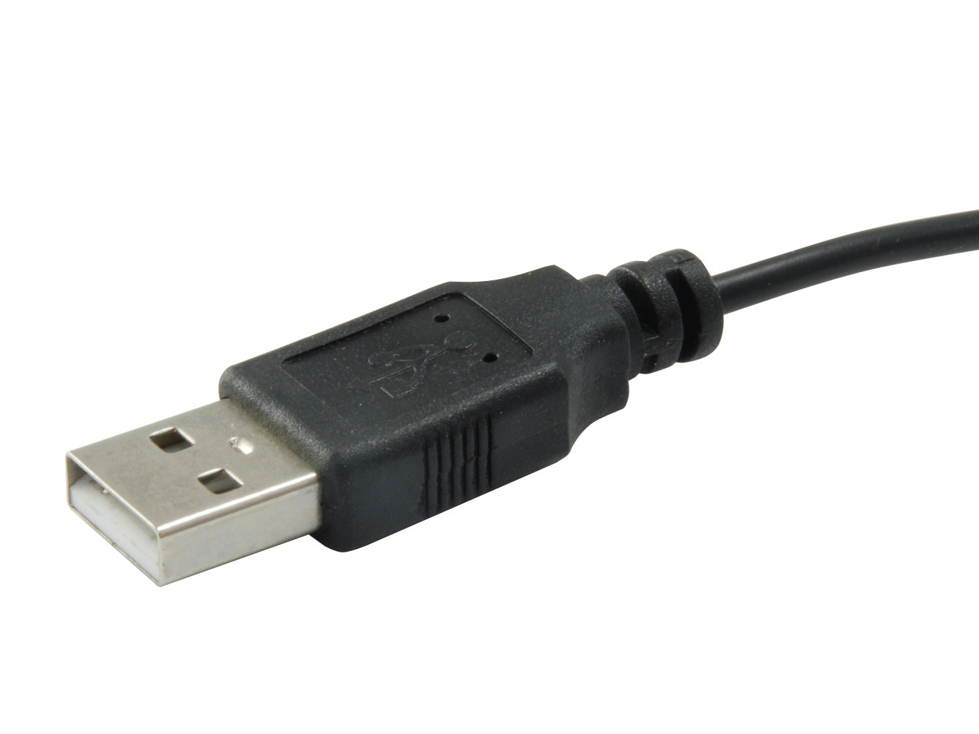 Primer plano de un cable USB negro con un conector plateado sobre fondo blanco. El cable está en ángulo.