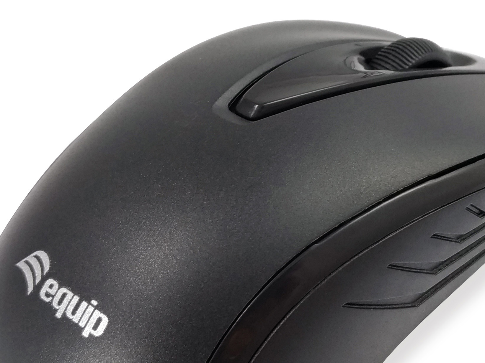 Gros plan d'une souris d'ordinateur noire. La souris a une molette, des boutons et le mot 'equip' imprimé.