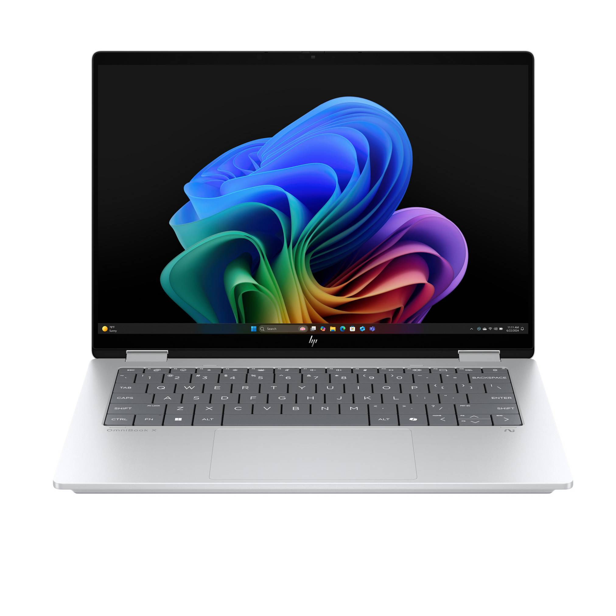 Zilveren HP laptop open, met een kleurrijke abstracte achtergrond. Het toetsenbord is zichtbaar. Het scherm toont tijd en datum.