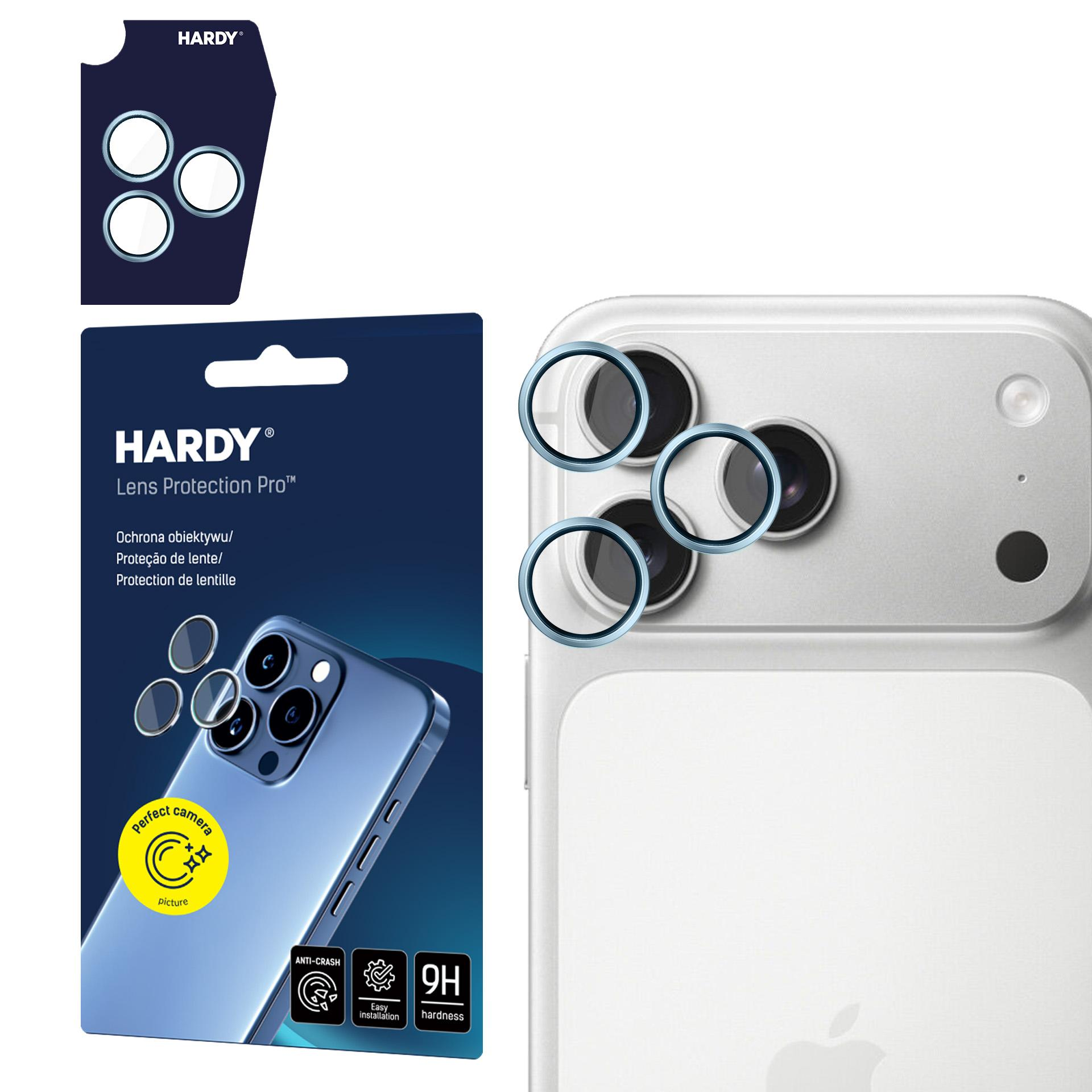 L'immagine mostra un telefono con protezioni per lenti. La confezione dice 'HARDY Lens Protection Pro'. Il telefono è blu.