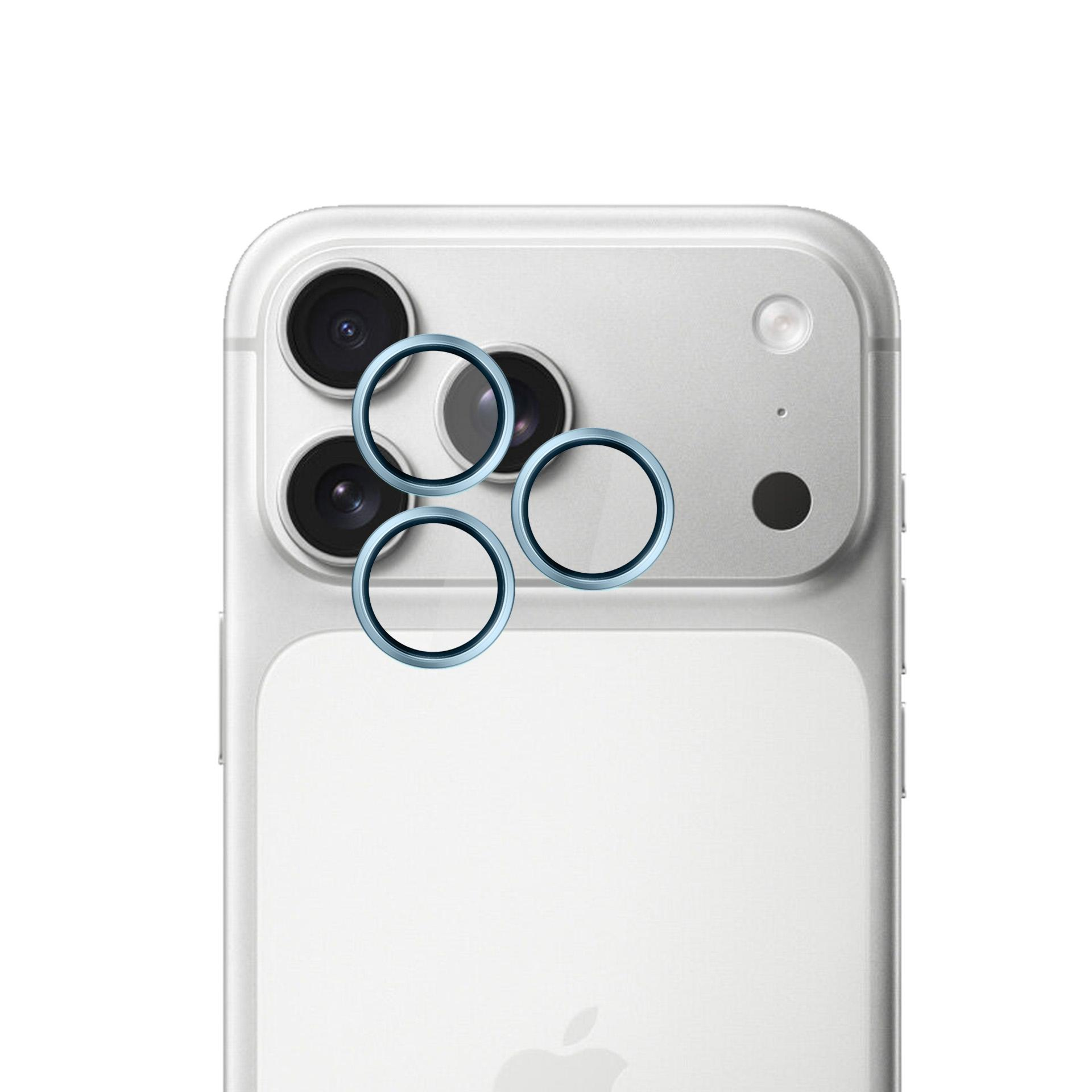 Primo piano del modulo fotocamera di un telefono con anelli protettivi. Il telefono è bianco.