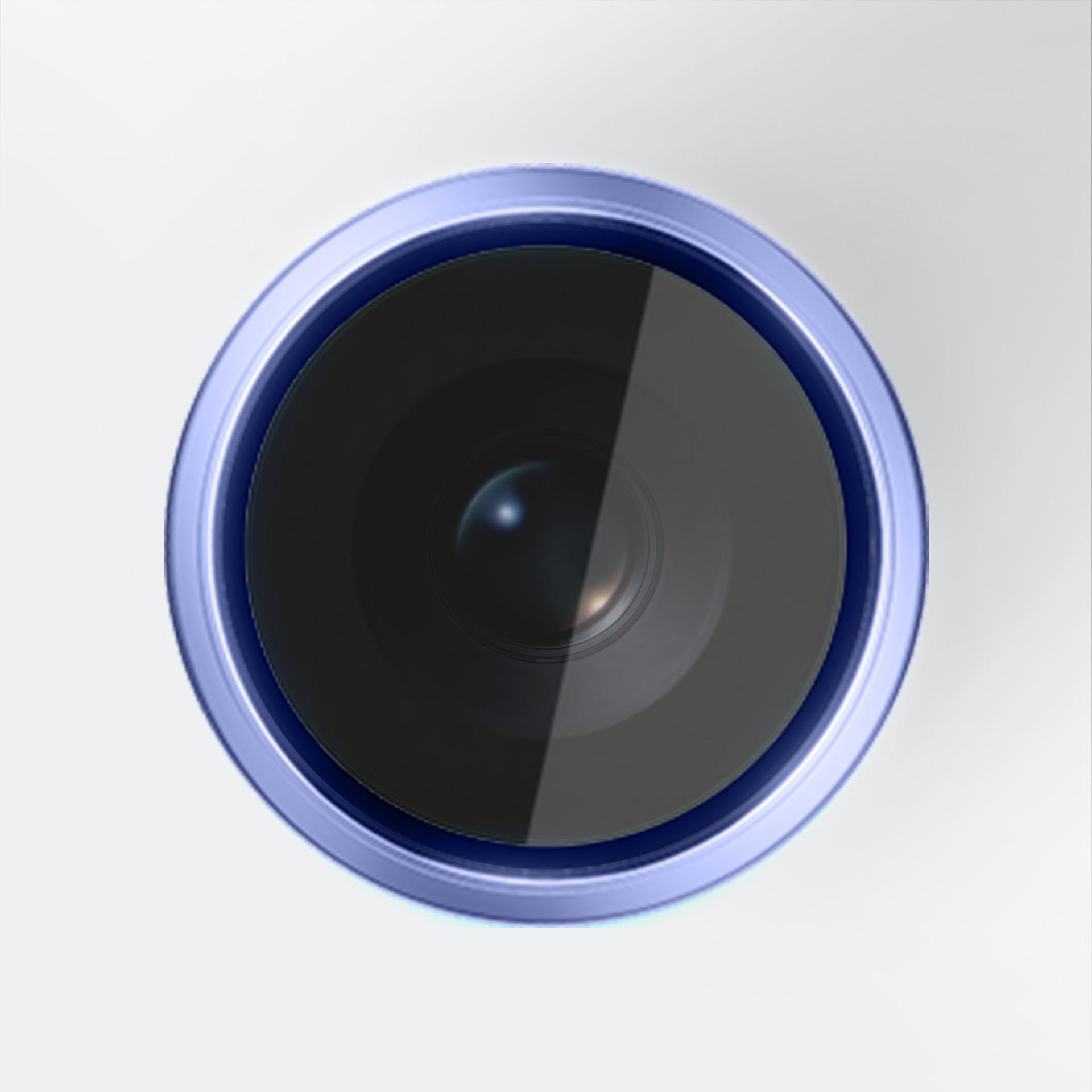 Un primo piano di un obiettivo della fotocamera. L'obiettivo è nero, circondato da un anello blu, su sfondo bianco.