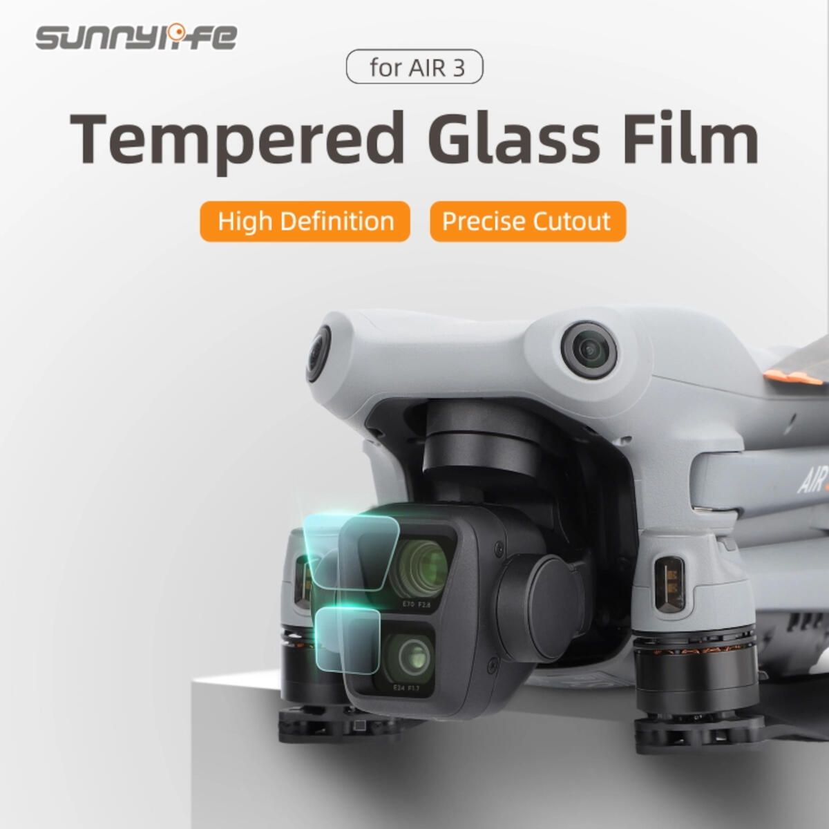 Een drone met beschermfolie. Tekst: 'Tempered Glass Film'. Trefwoorden: High Definition, Precise Cutout. Grijze drone, zwarte lens.