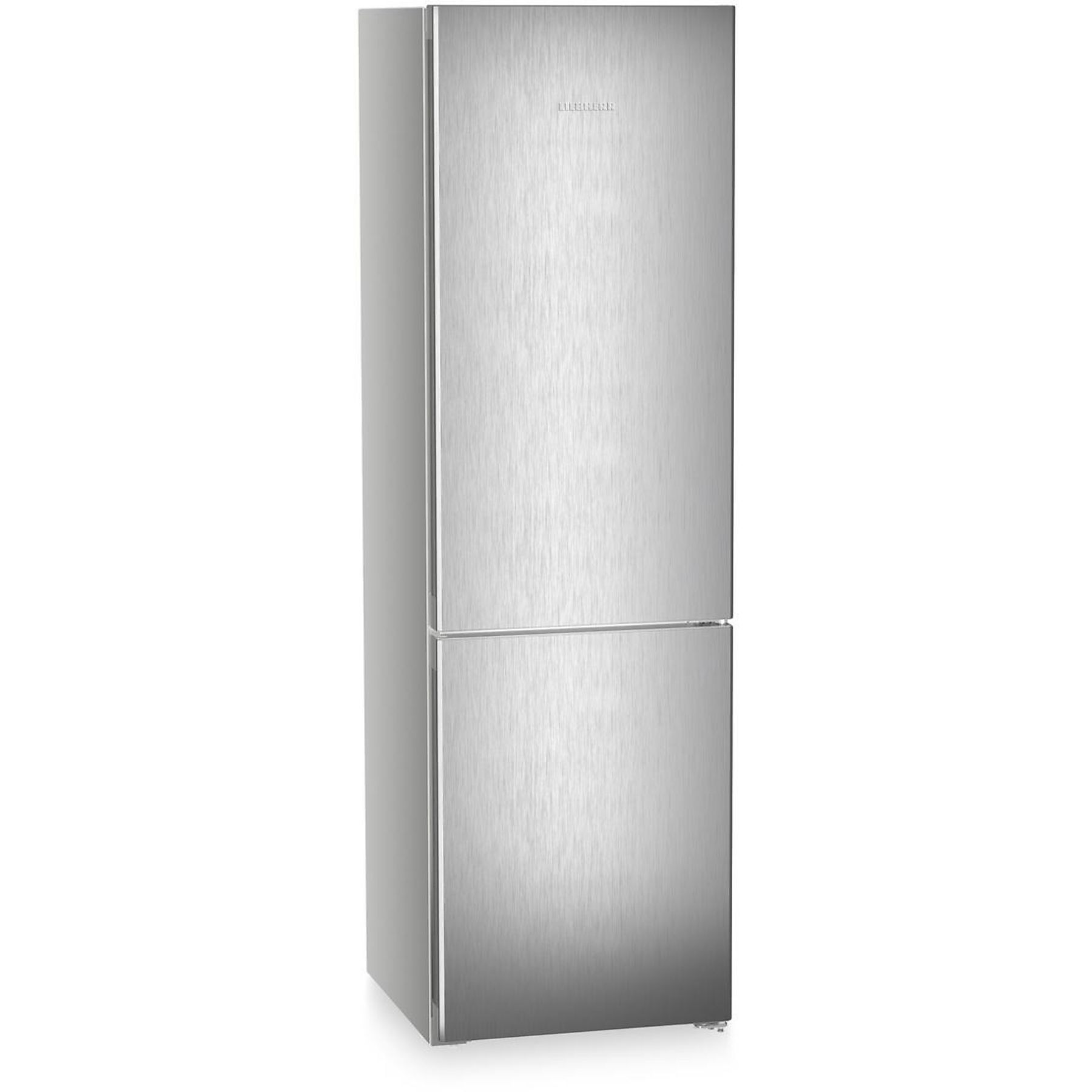 Un refrigerador Liebherr de acero inoxidable se encuentra sobre un fondo blanco. Tiene una sección de nevera y congelador.