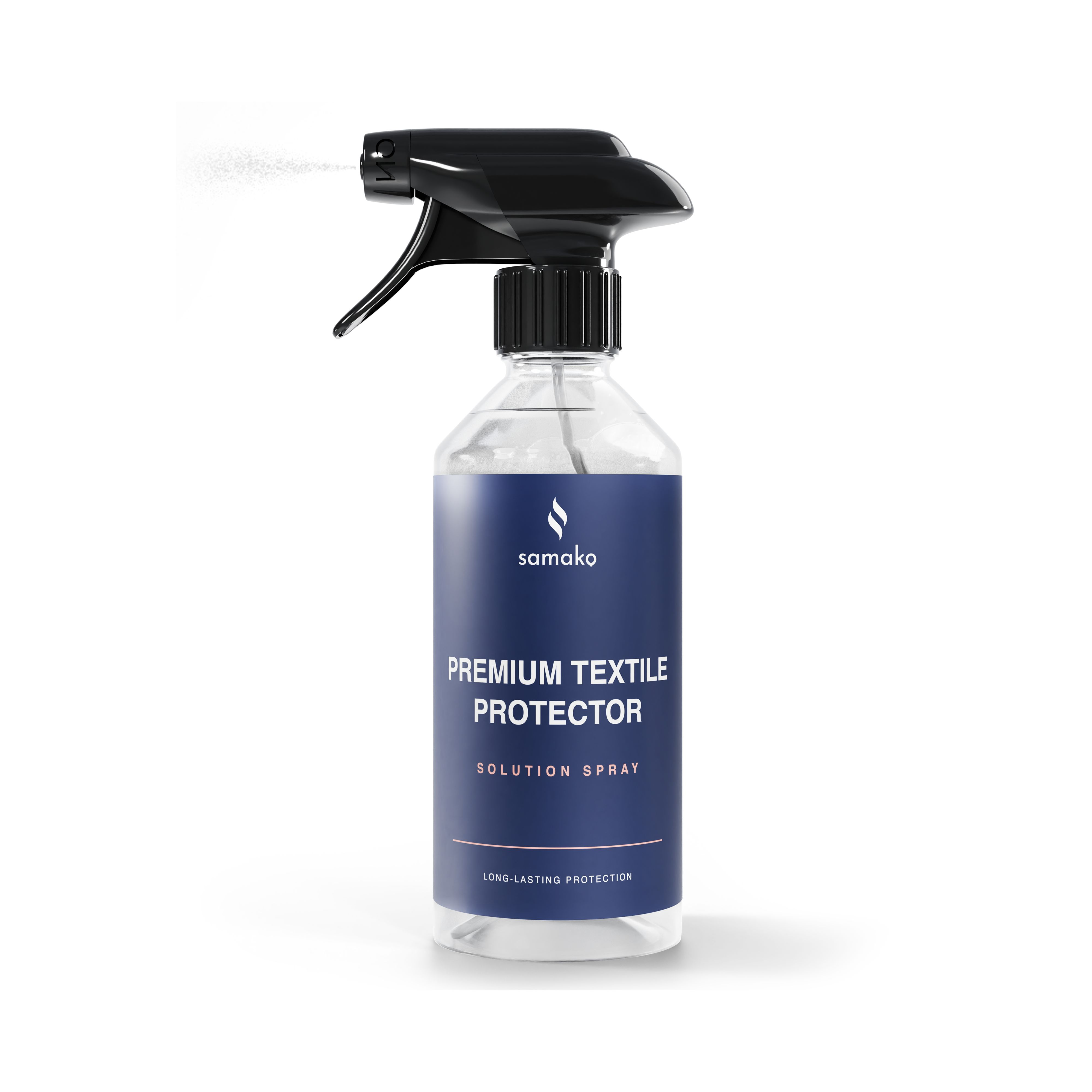 Een textielbeschermingssprayfles. Het is zwart en helder, met een donkerblauw etiket. Er wordt spray afgegeven.