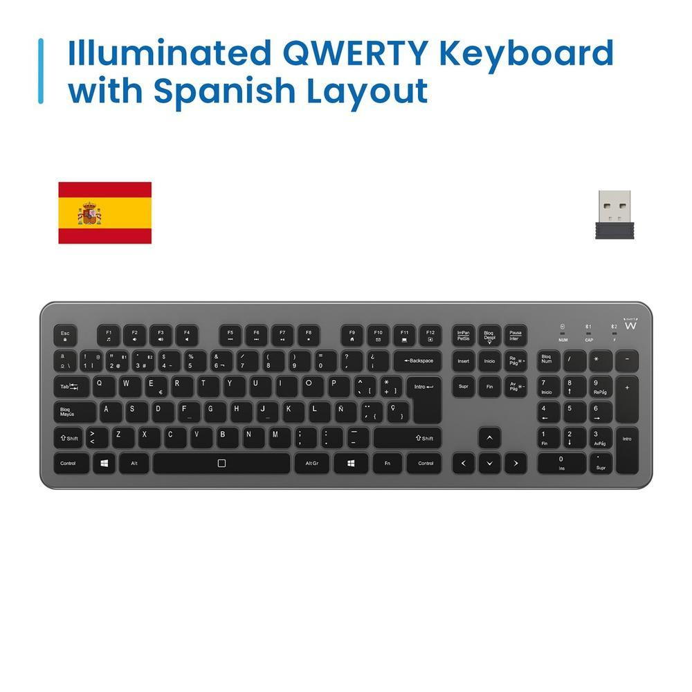 Una tastiera QWERTY illuminata con layout spagnolo. Ha tasti e la bandiera spagnola è visibile in alto a sinistra.