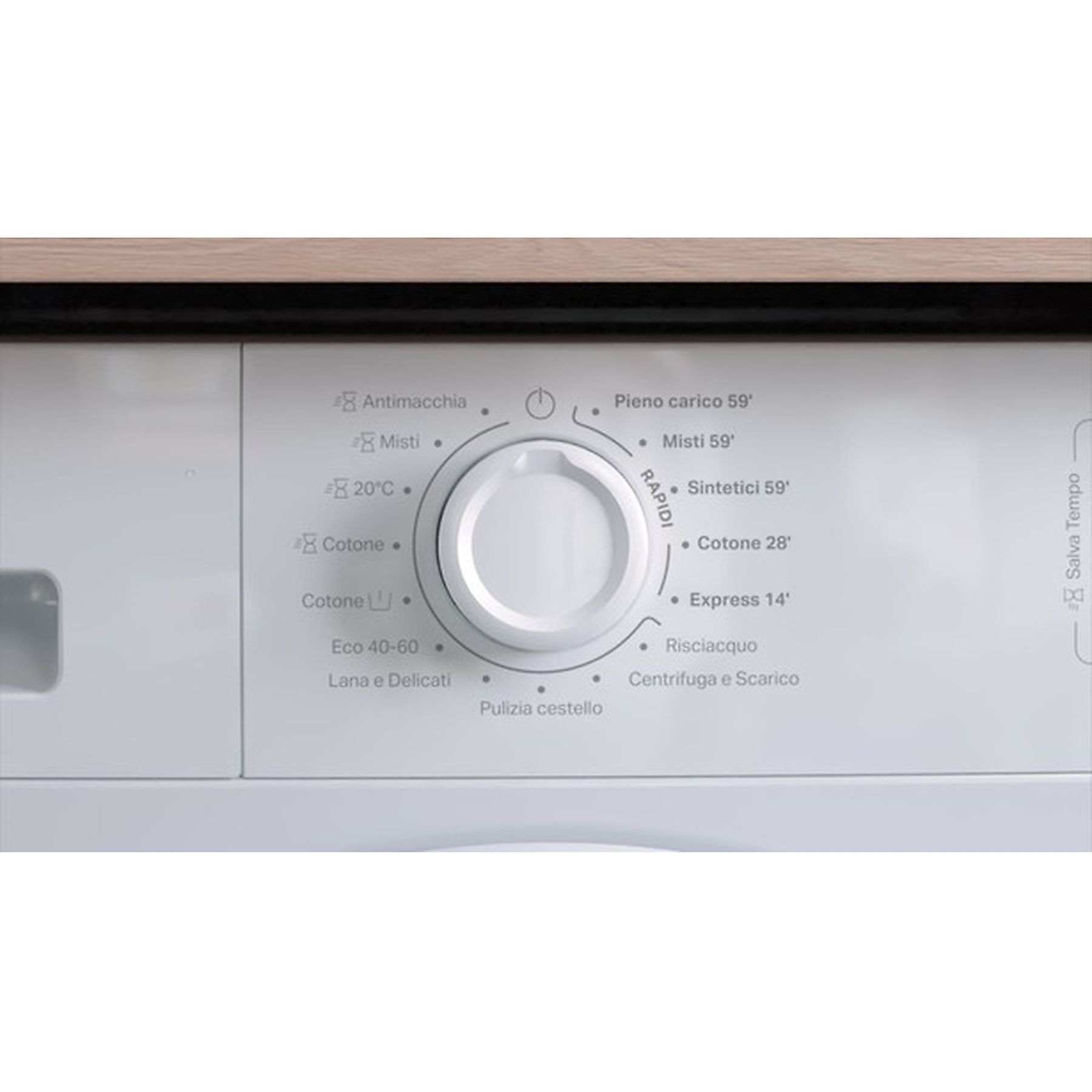 Pannello comandi lavatrice. Caratteristiche includono selettore programmi, varie opzioni di lavaggio e timer. Bianco con piano in legno.